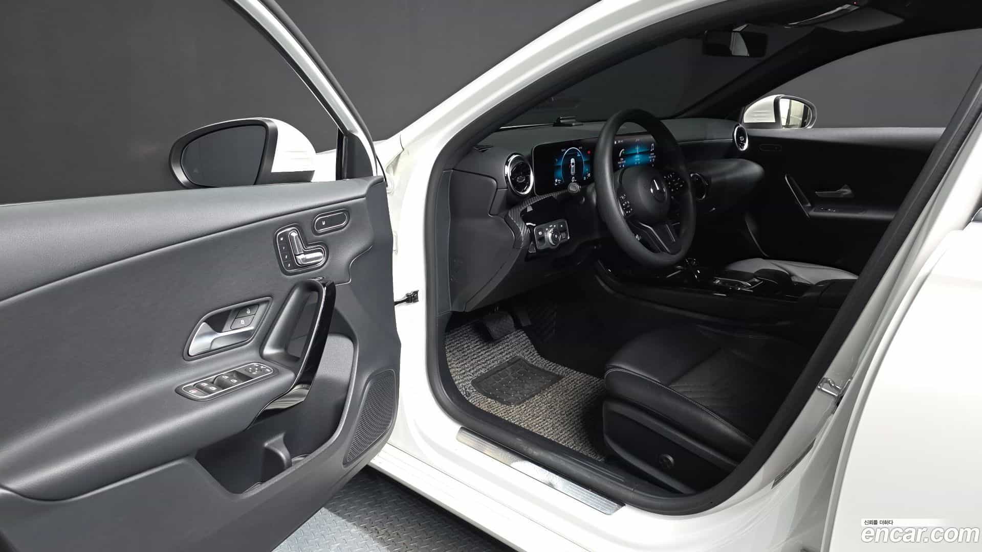 A-Class Mercedes-Benz 2019.8-INNER-010