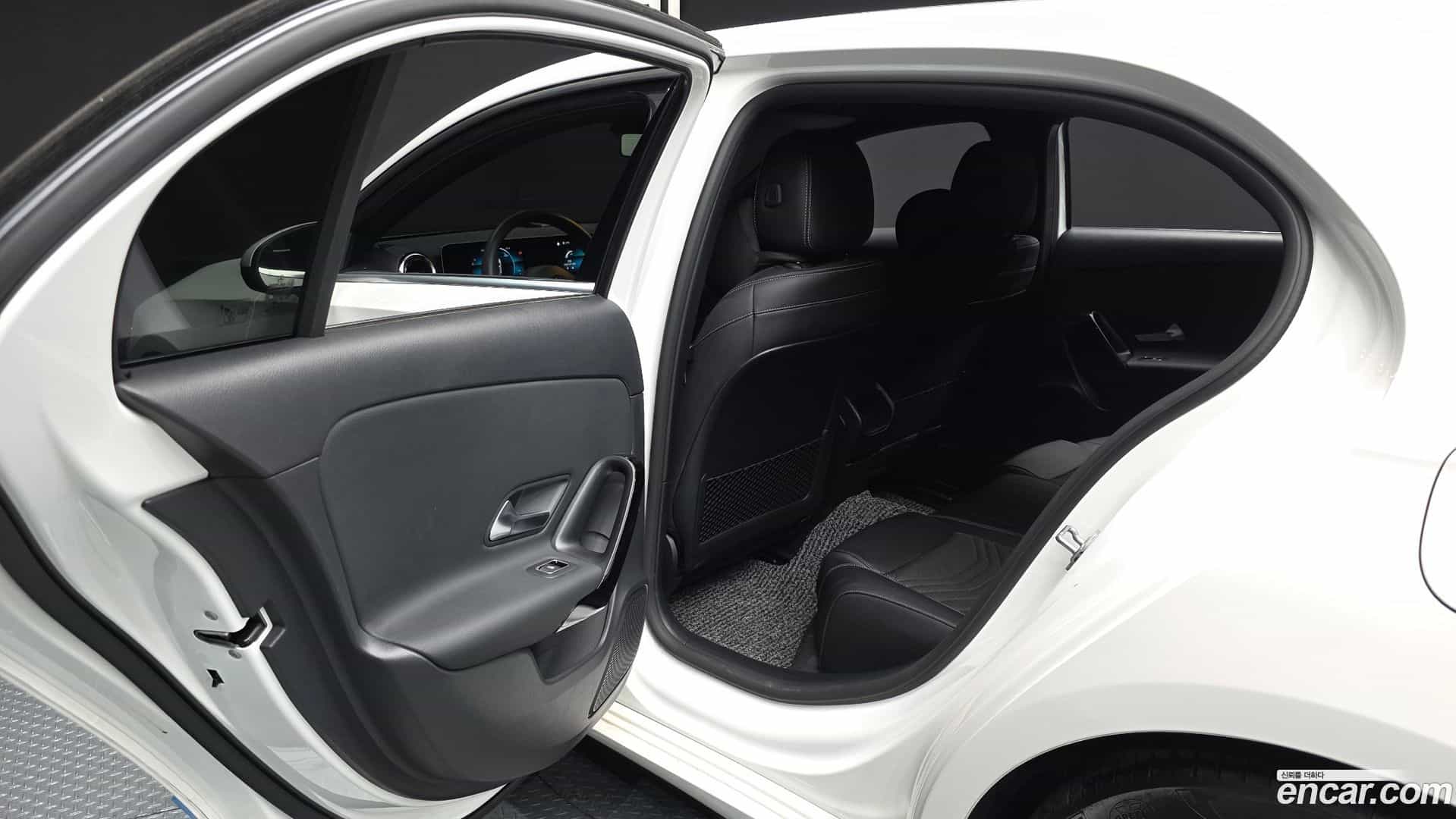 A-Class Mercedes-Benz 2019.8-INNER-036