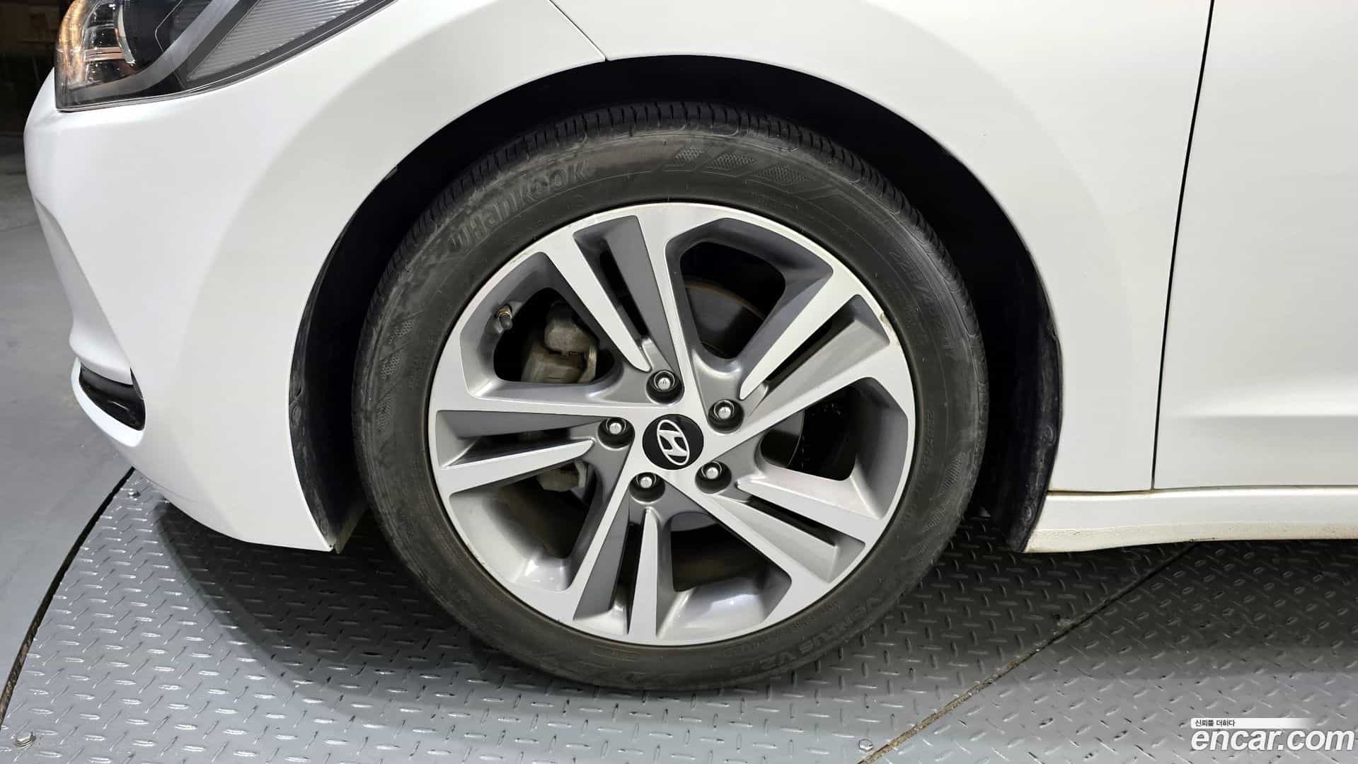 AVANTE Hyundai 2017.8-OUTER-005