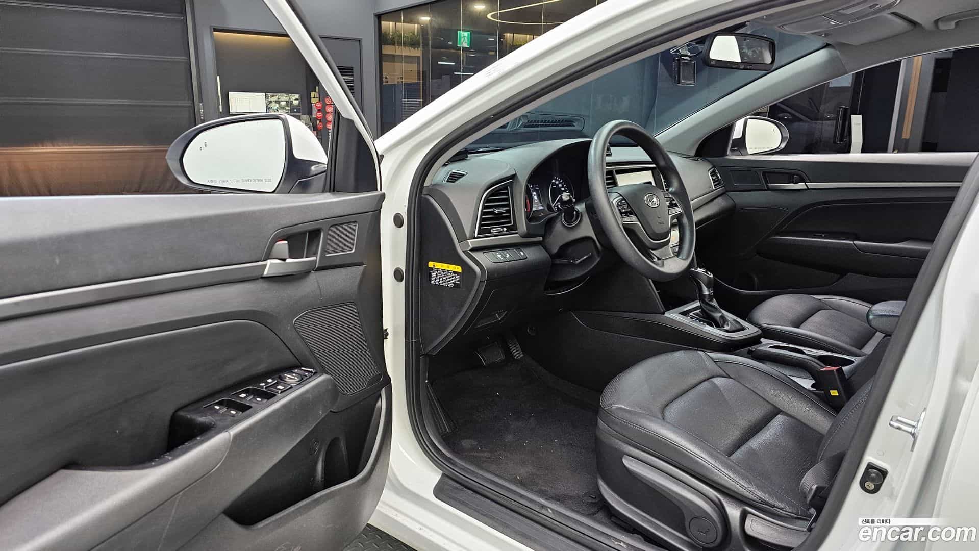 AVANTE Hyundai 2017.8-INNER-010