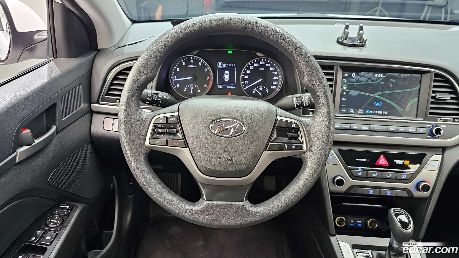 AVANTE Hyundai 2017.8-OPTION-017