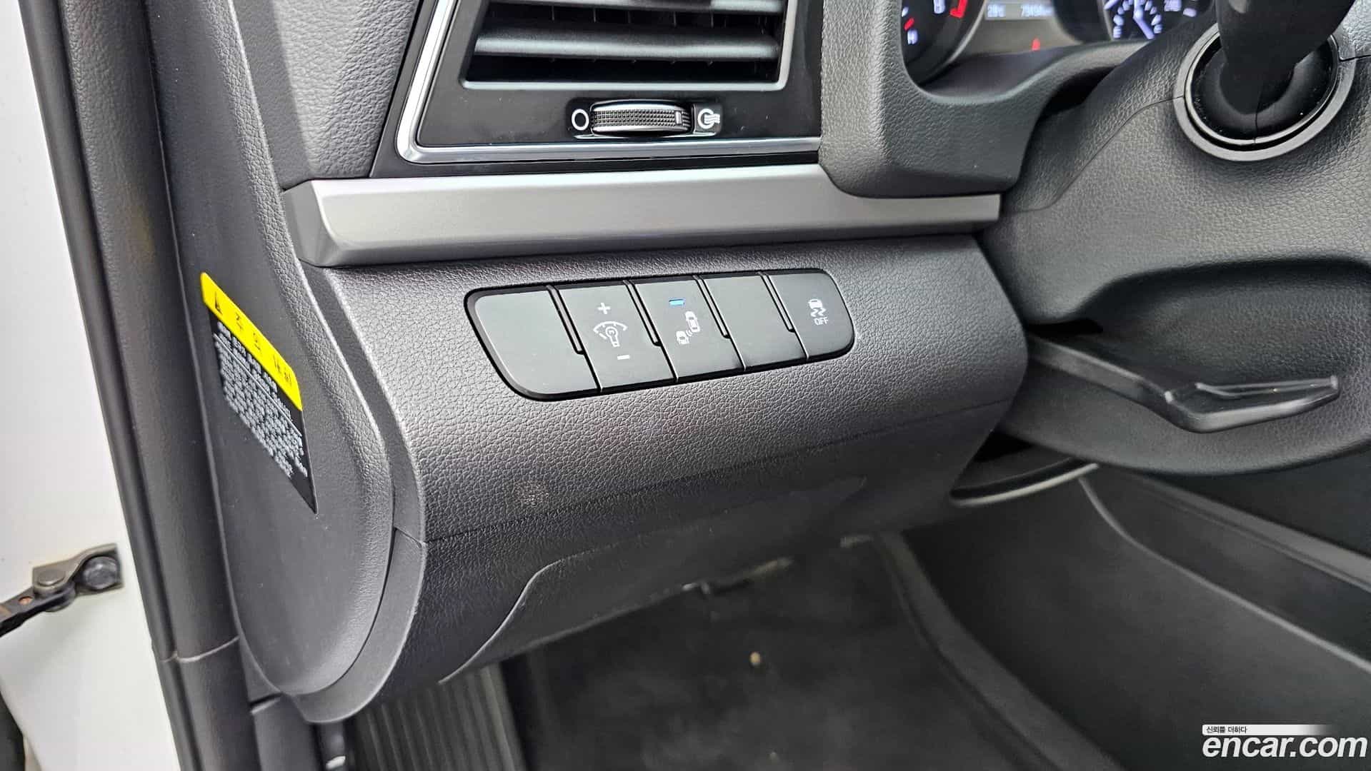 AVANTE Hyundai 2017.8-OPTION-020