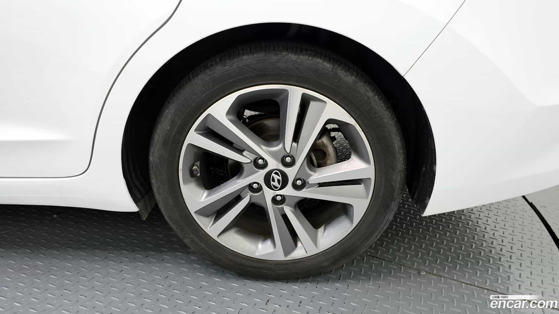 AVANTE Hyundai 2017.8-OUTER-031