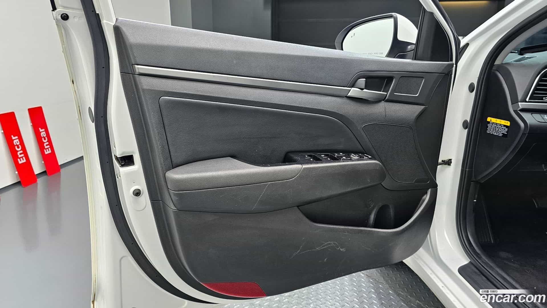 AVANTE Hyundai 2017.8-INNER-034