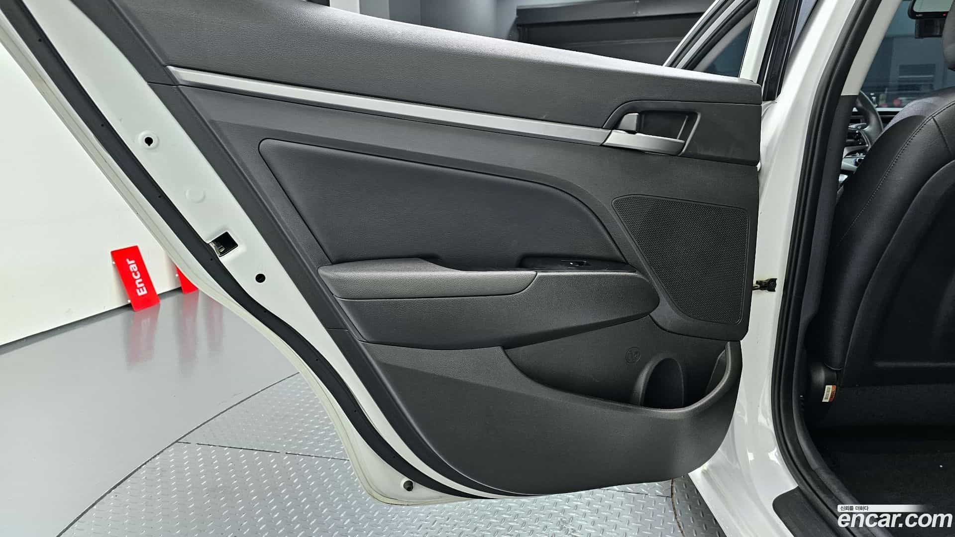 AVANTE Hyundai 2017.8-INNER-035