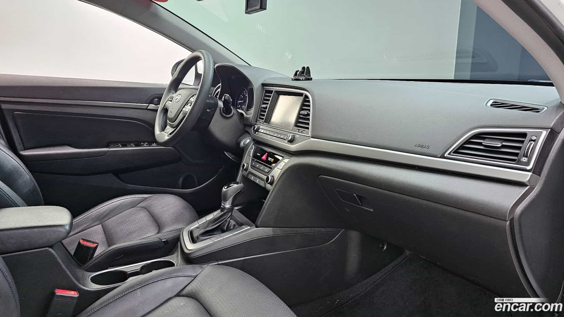 AVANTE Hyundai 2017.8-OPTION-041