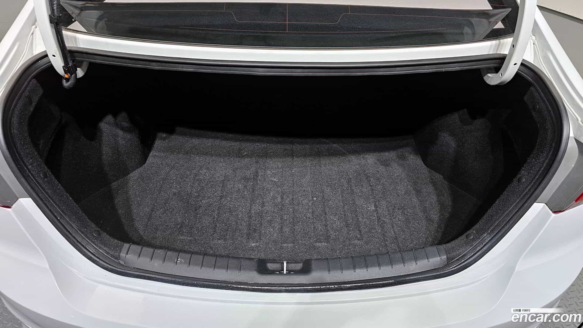 AVANTE Hyundai 2017.8-OPTION-042