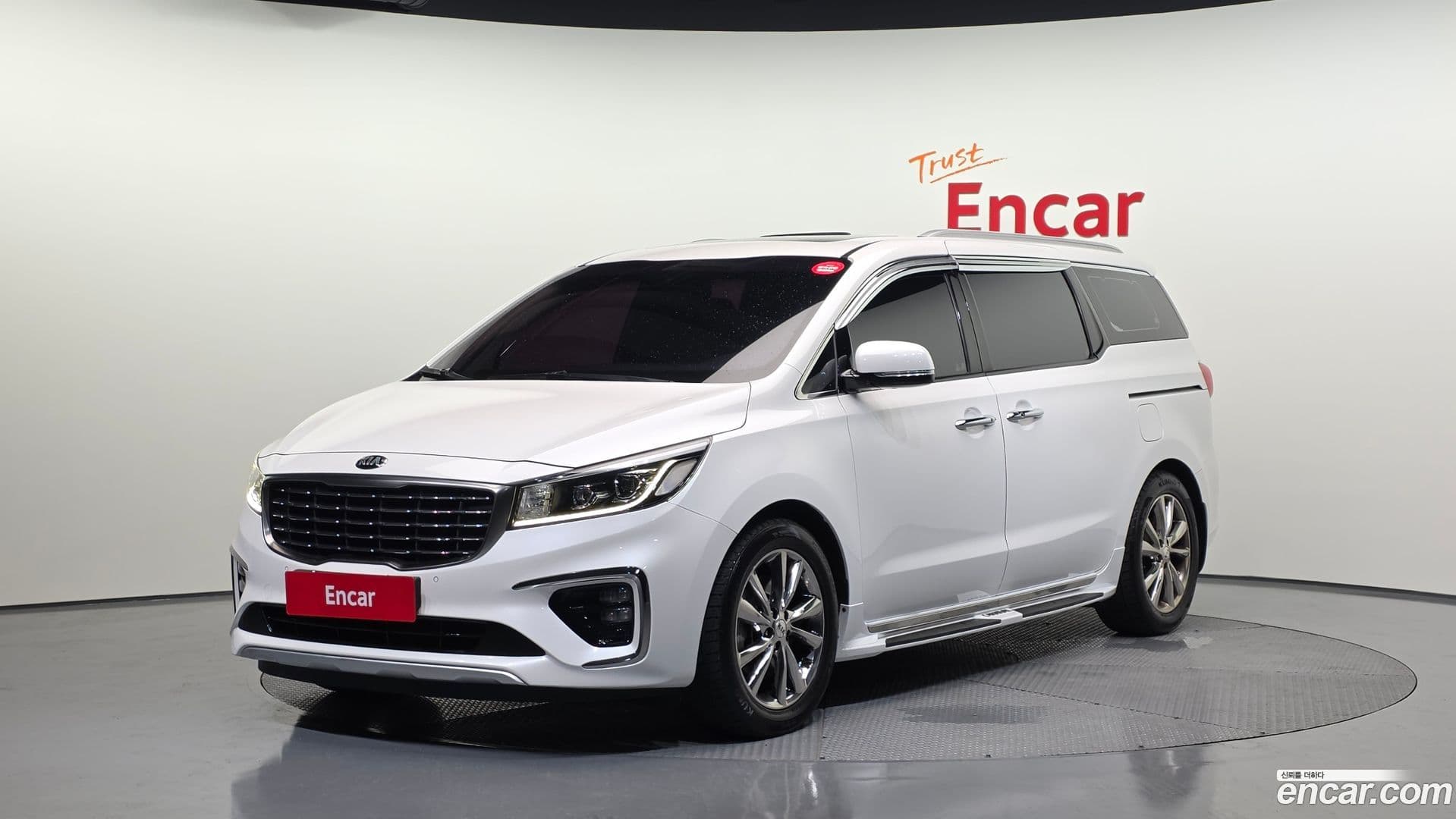 Main__Slider__Photo:Canival Kia 2019.1-0