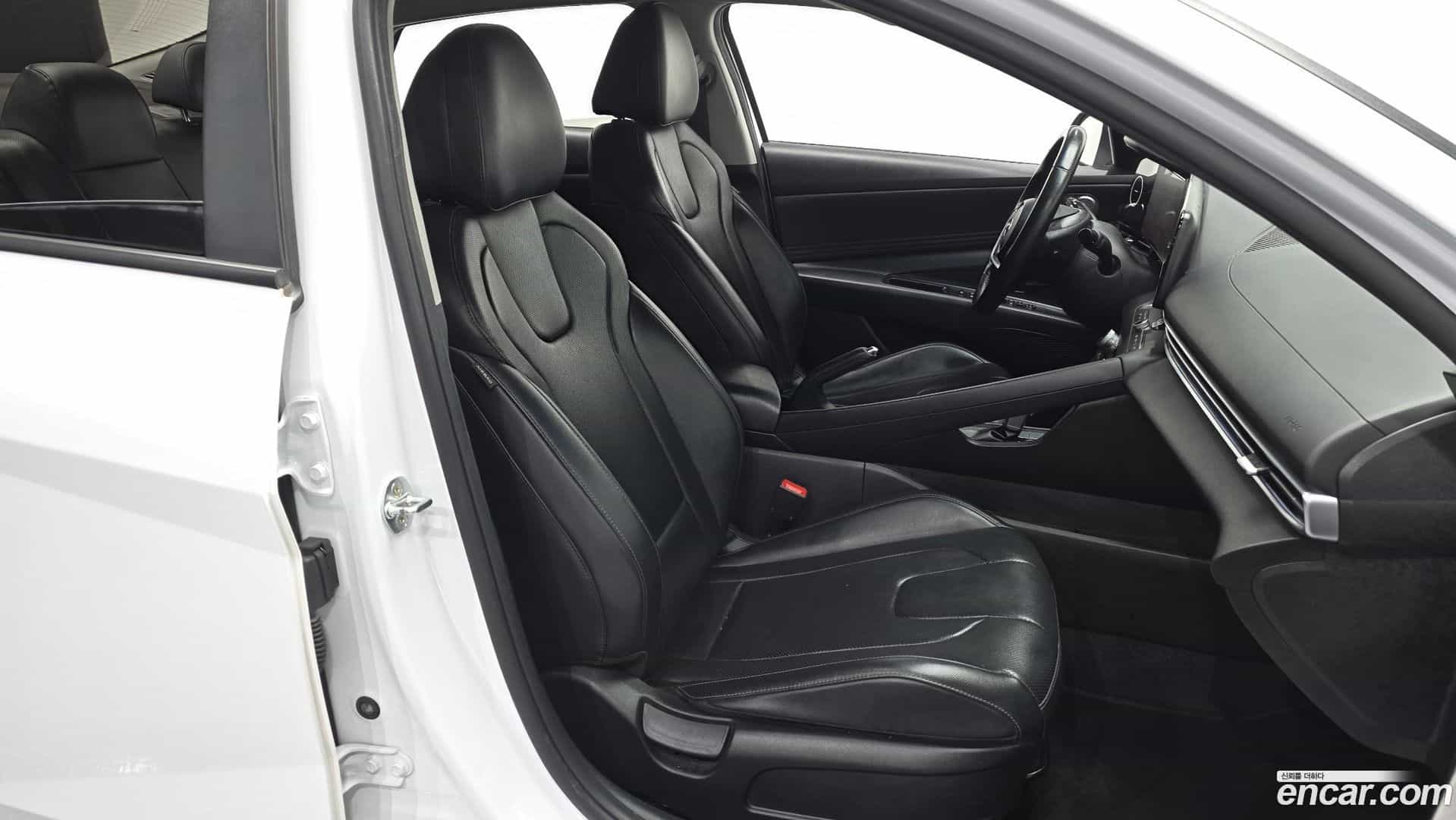 AVANTE Hyundai 2021.5-OPTION-016