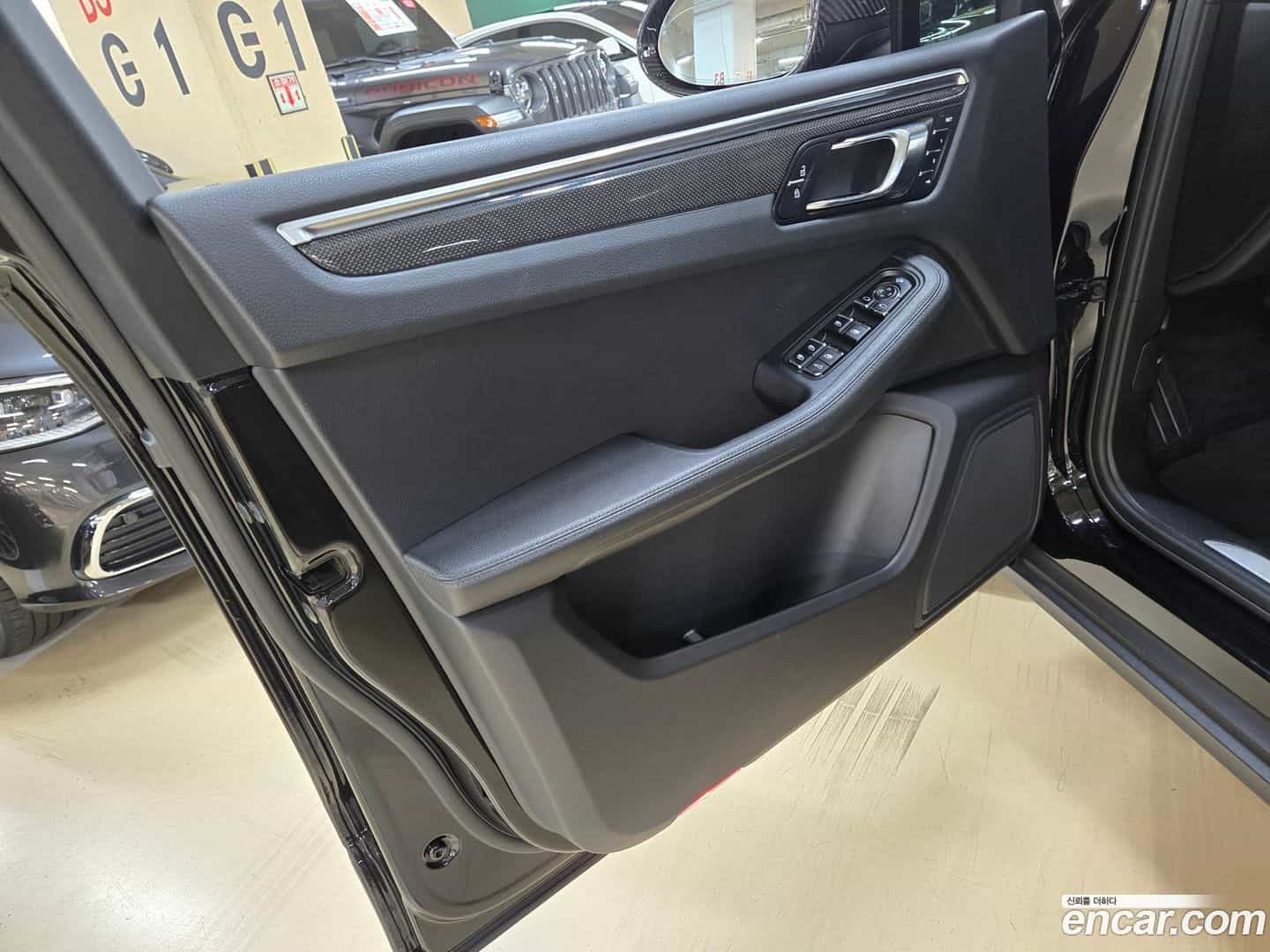 Macan Porsche 2019.11-OPTION-019