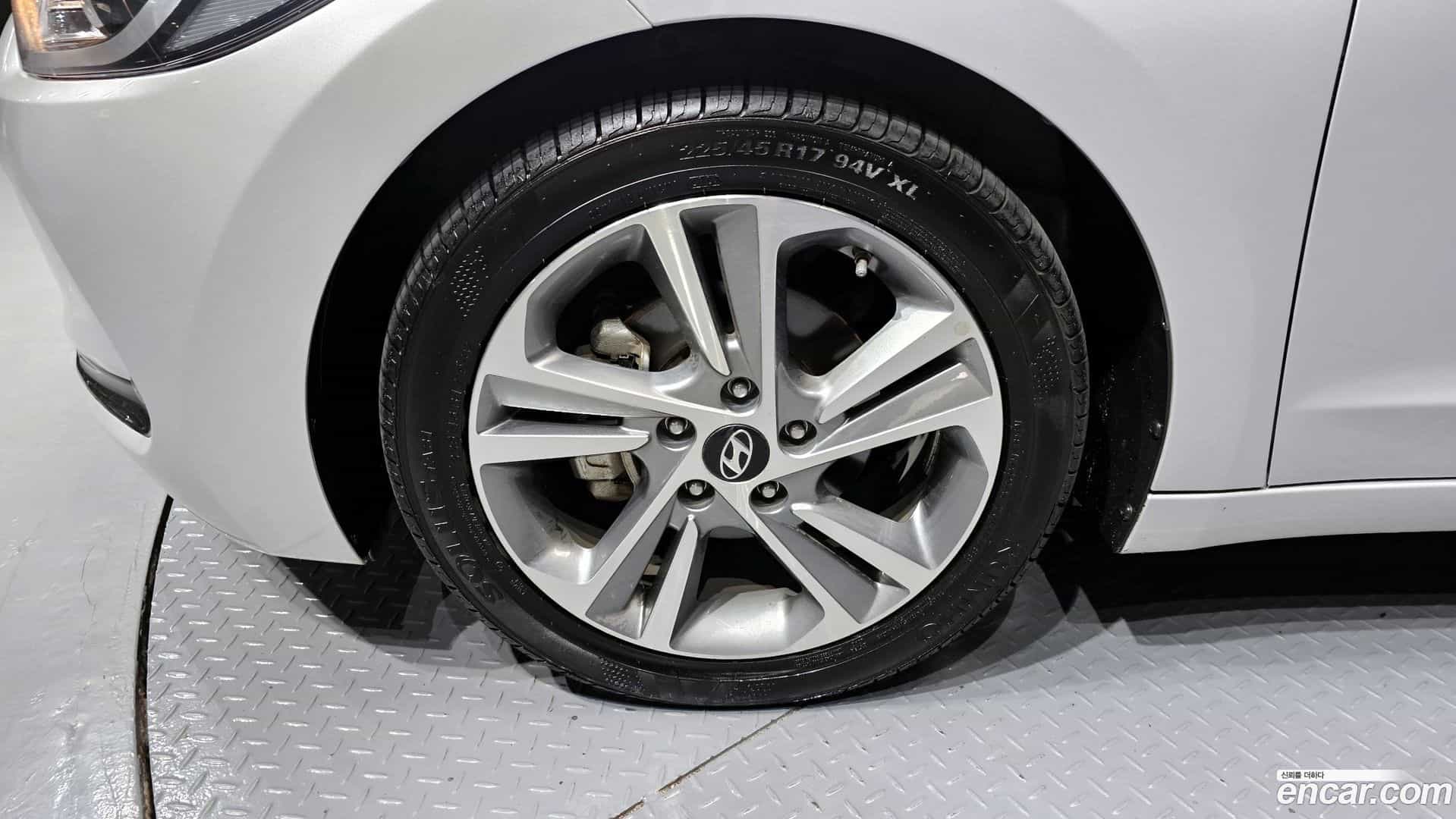 AVANTE Hyundai 2018.2-OUTER-005