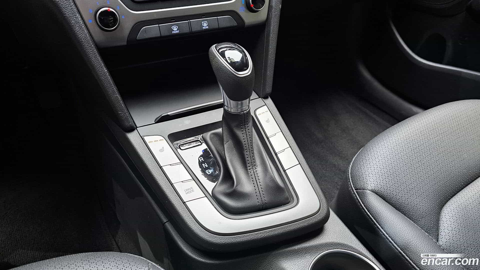 AVANTE Hyundai 2018.2-INNER-009