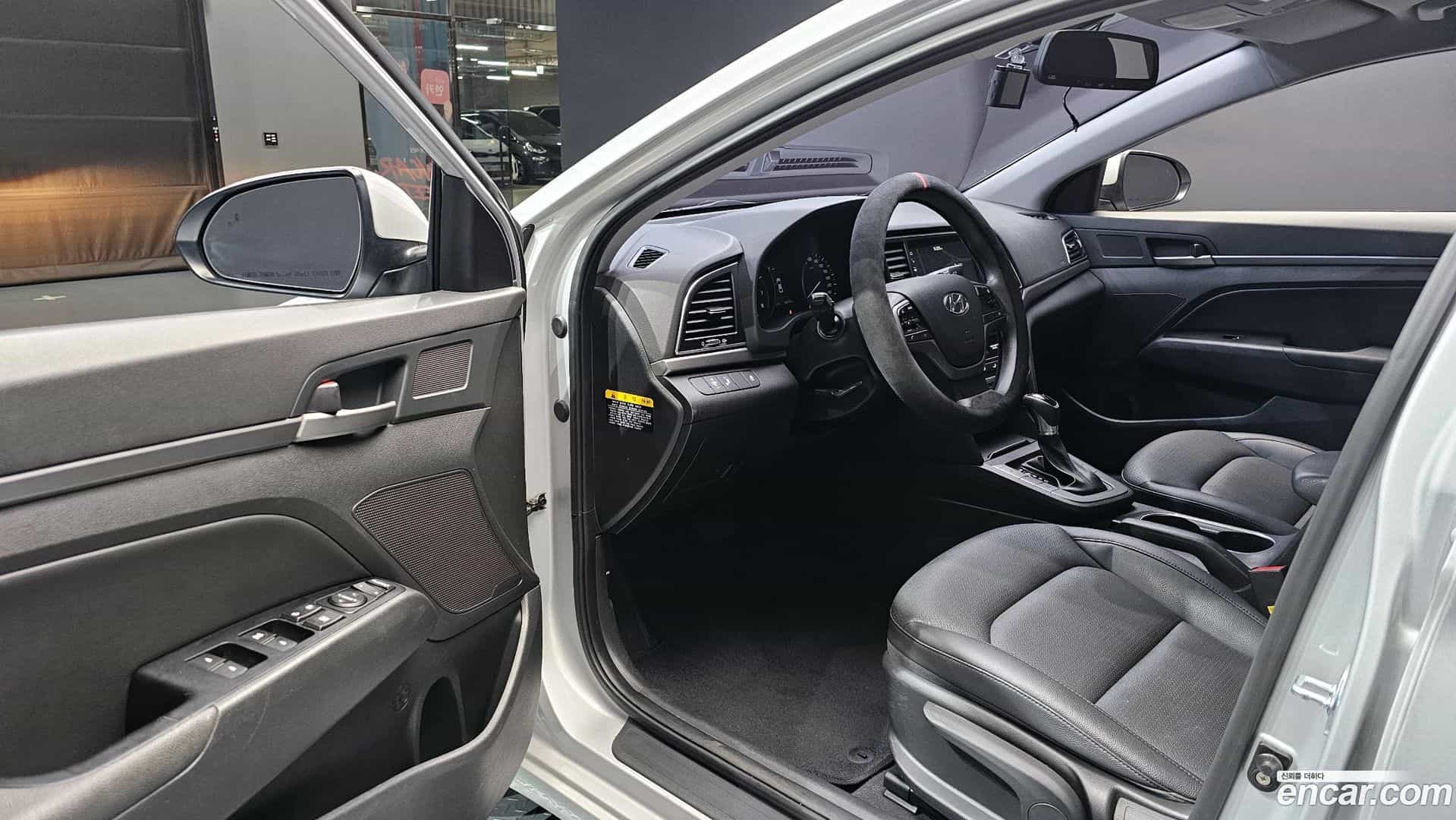 AVANTE Hyundai 2018.2-INNER-010
