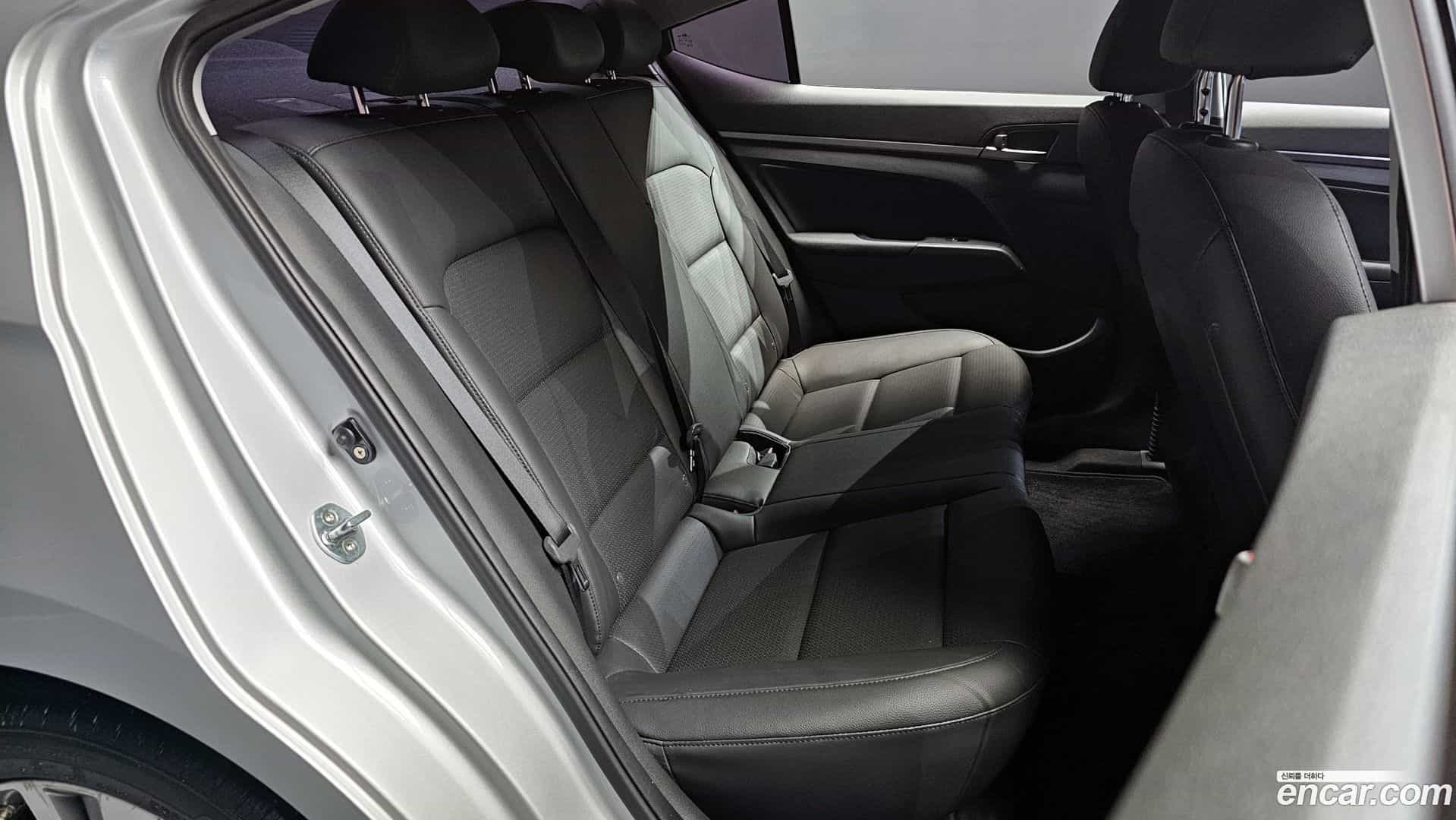 AVANTE Hyundai 2018.2-OPTION-015