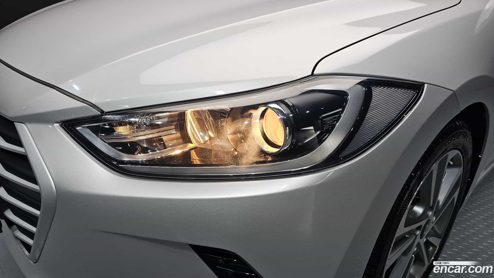 AVANTE Hyundai 2018.2-OUTER-032