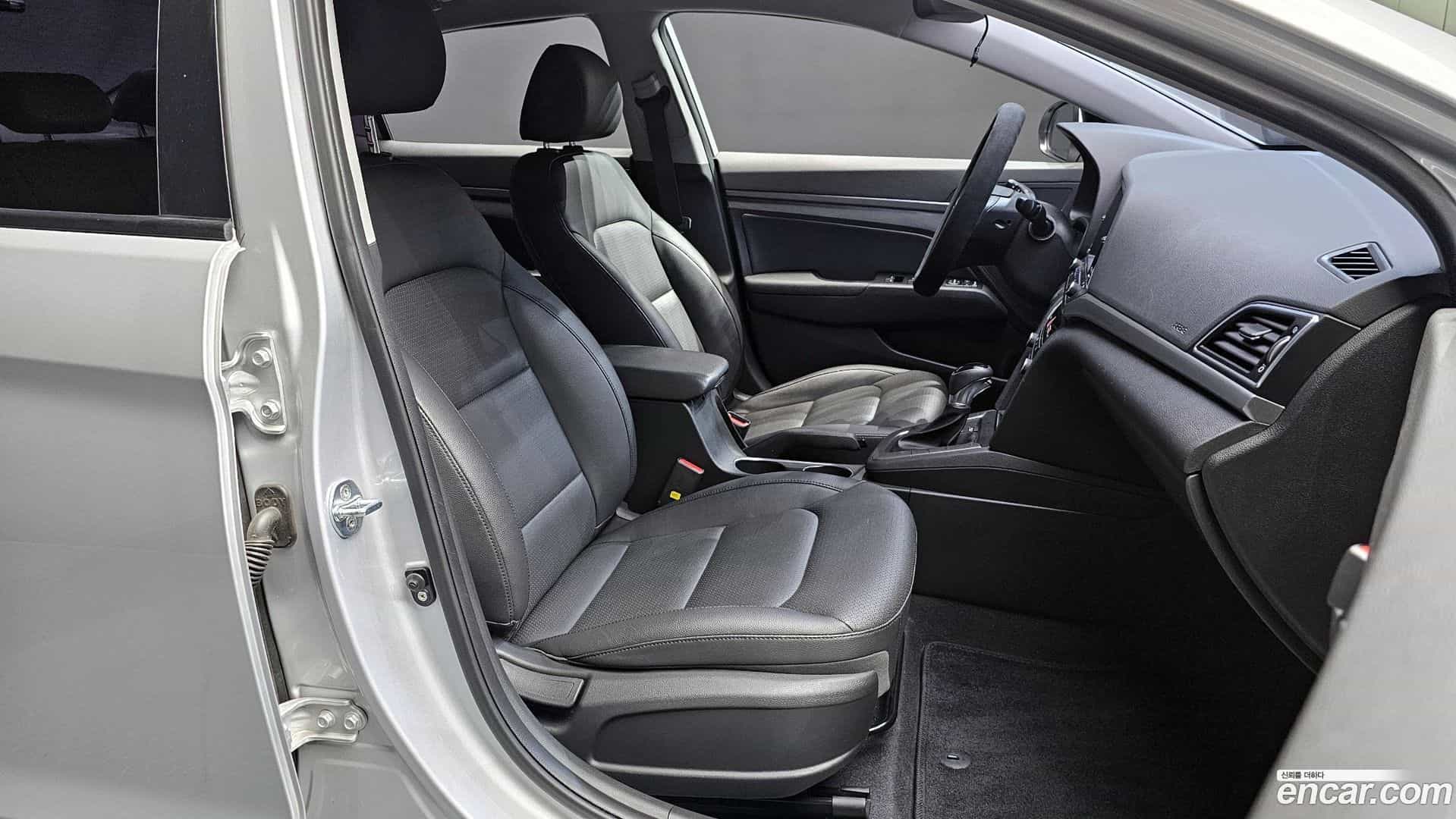AVANTE Hyundai 2018.2-INNER-036
