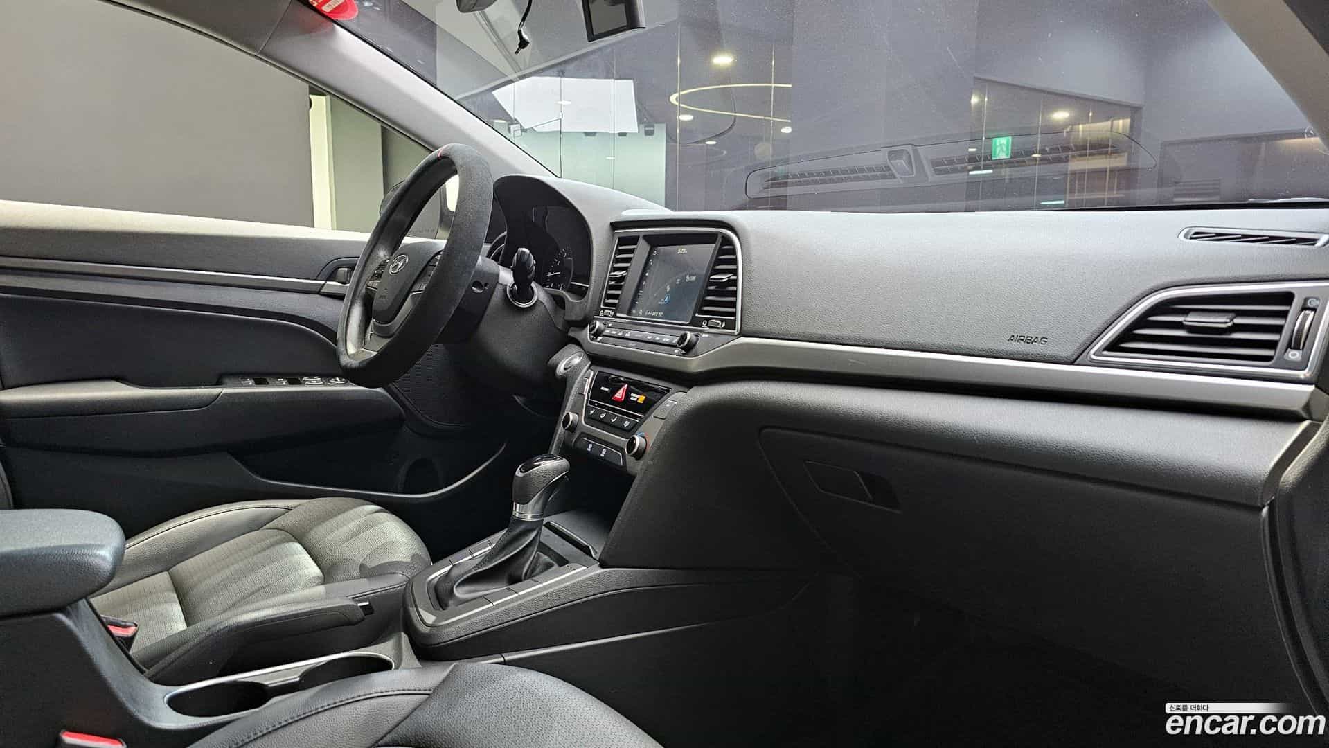 AVANTE Hyundai 2018.2-OPTION-041