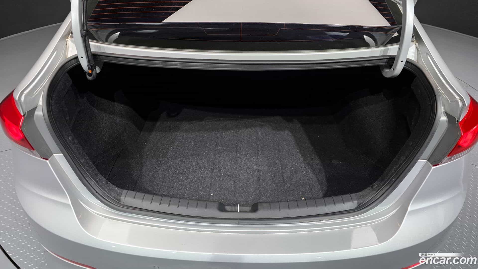 AVANTE Hyundai 2018.2-OPTION-042