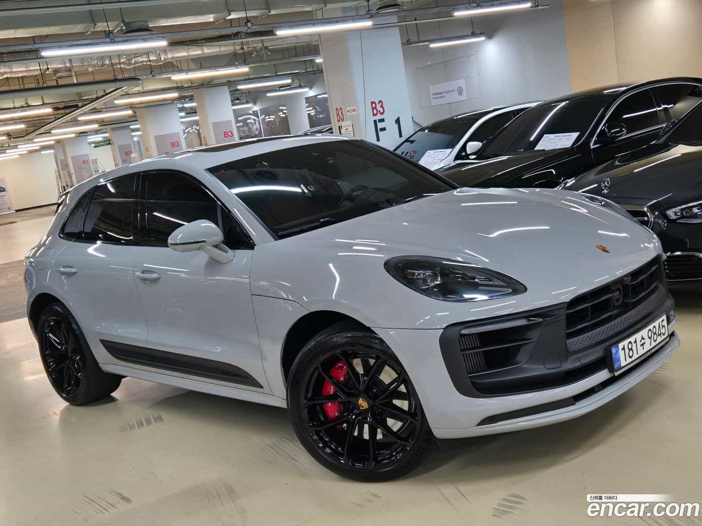 Macan Porsche 2022.6-OUTER-001