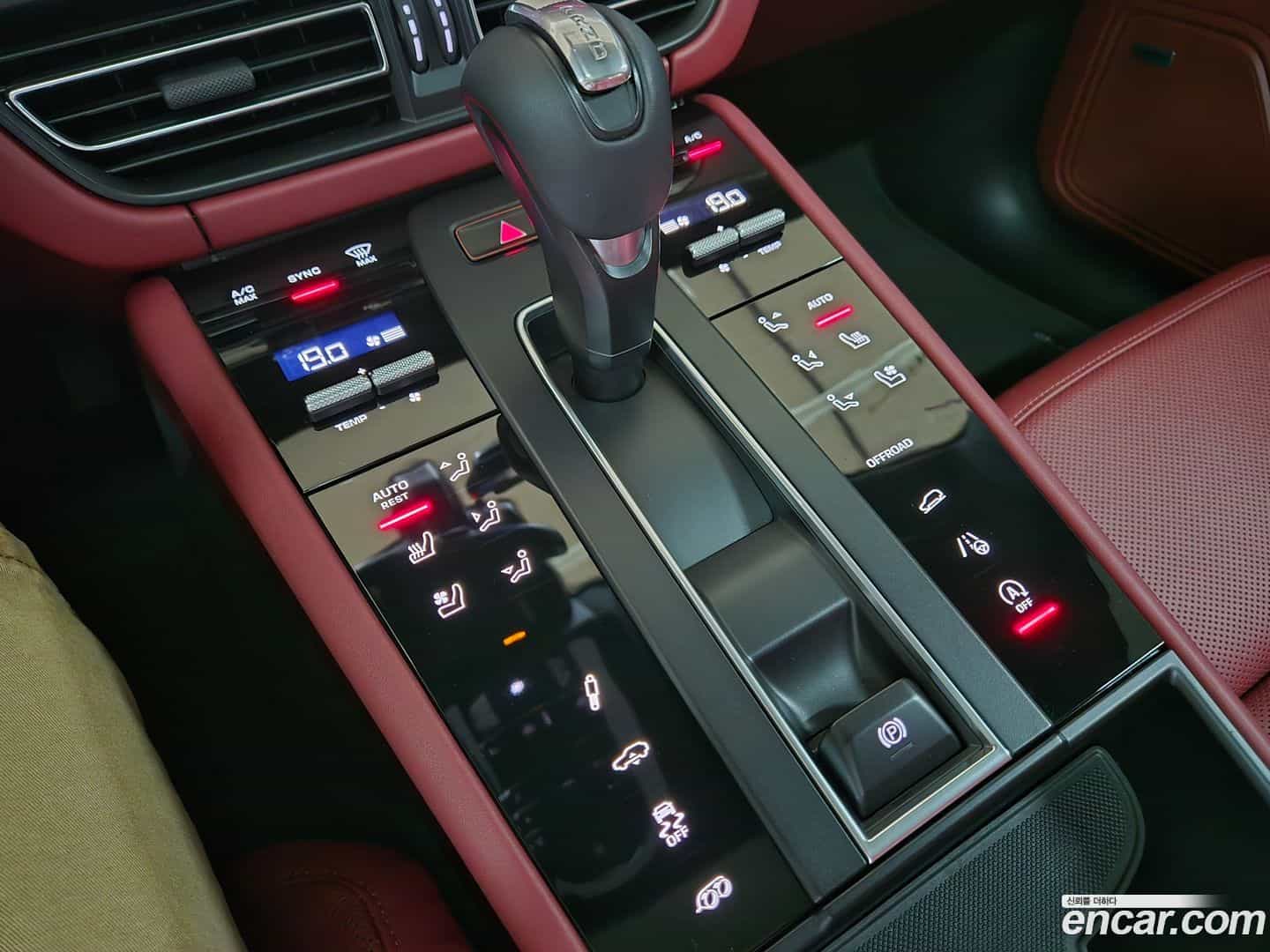 Macan Porsche 2022.6-INNER-008