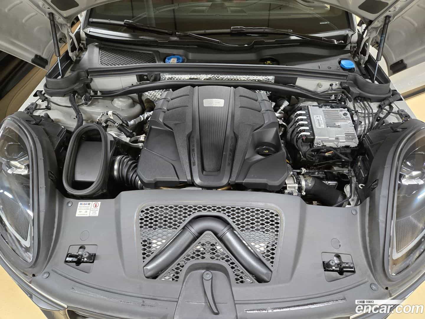 Macan Porsche 2022.6-INNER-010