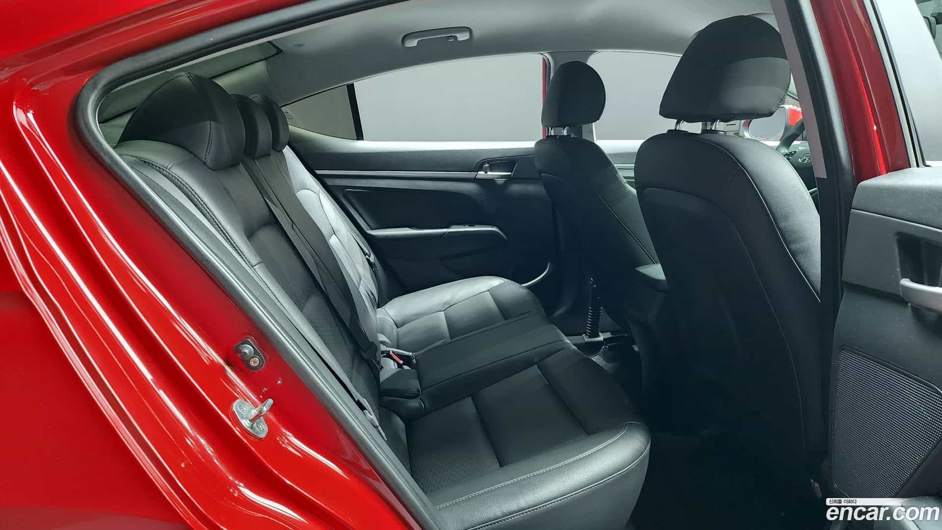 AVANTE Hyundai 2018.10-OPTION-015