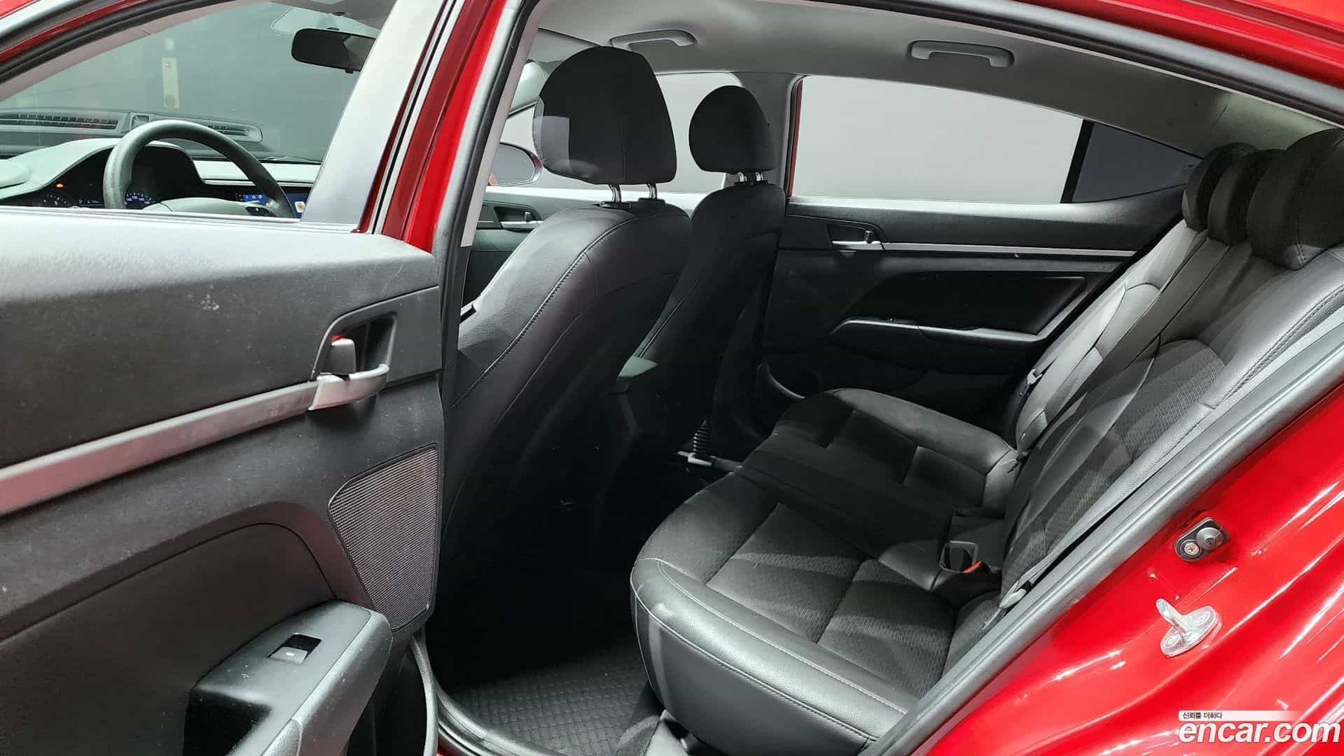 AVANTE Hyundai 2018.10-OPTION-016