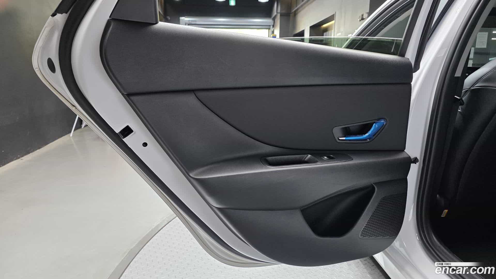 AVANTE Hyundai 2023.2-INNER-035