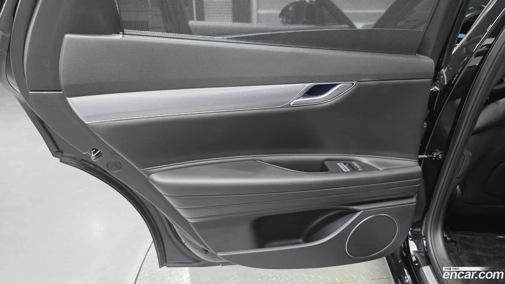 G80 Genesis 2023.2-INNER-035