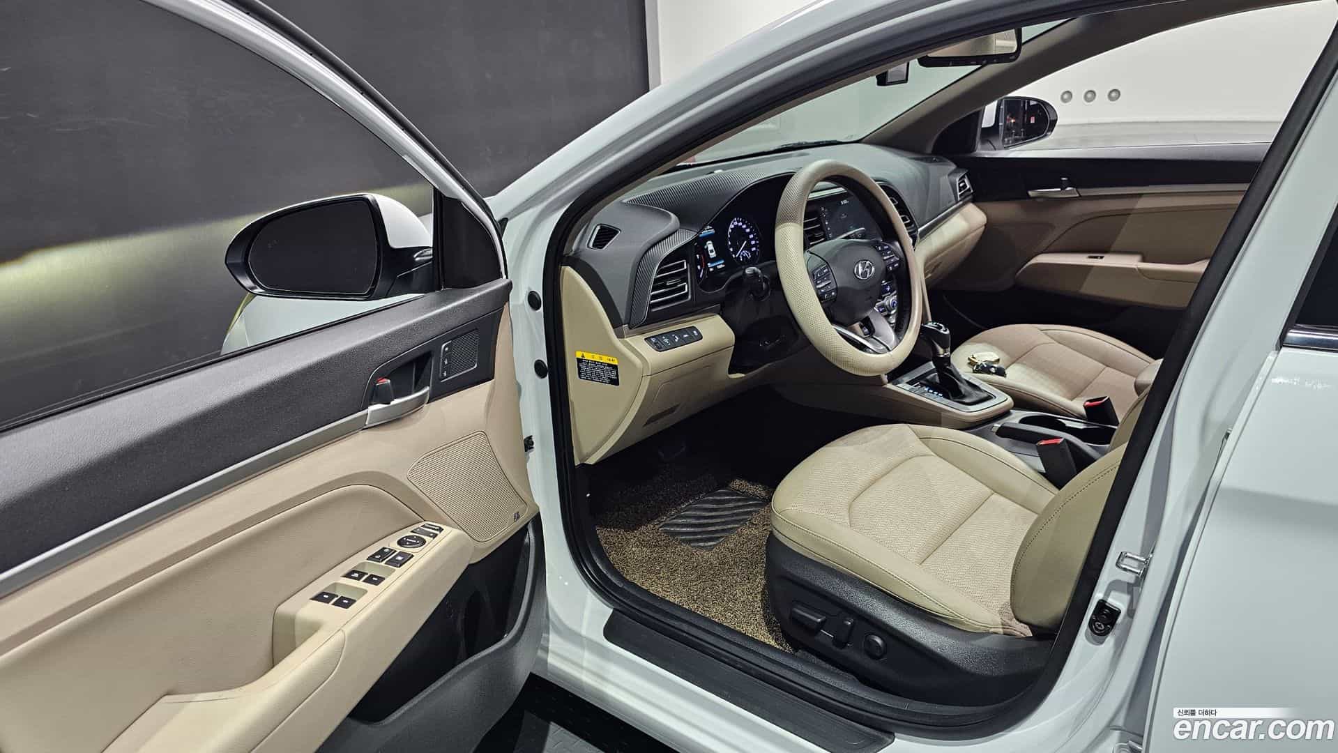 AVANTE Hyundai 2019.10-INNER-010