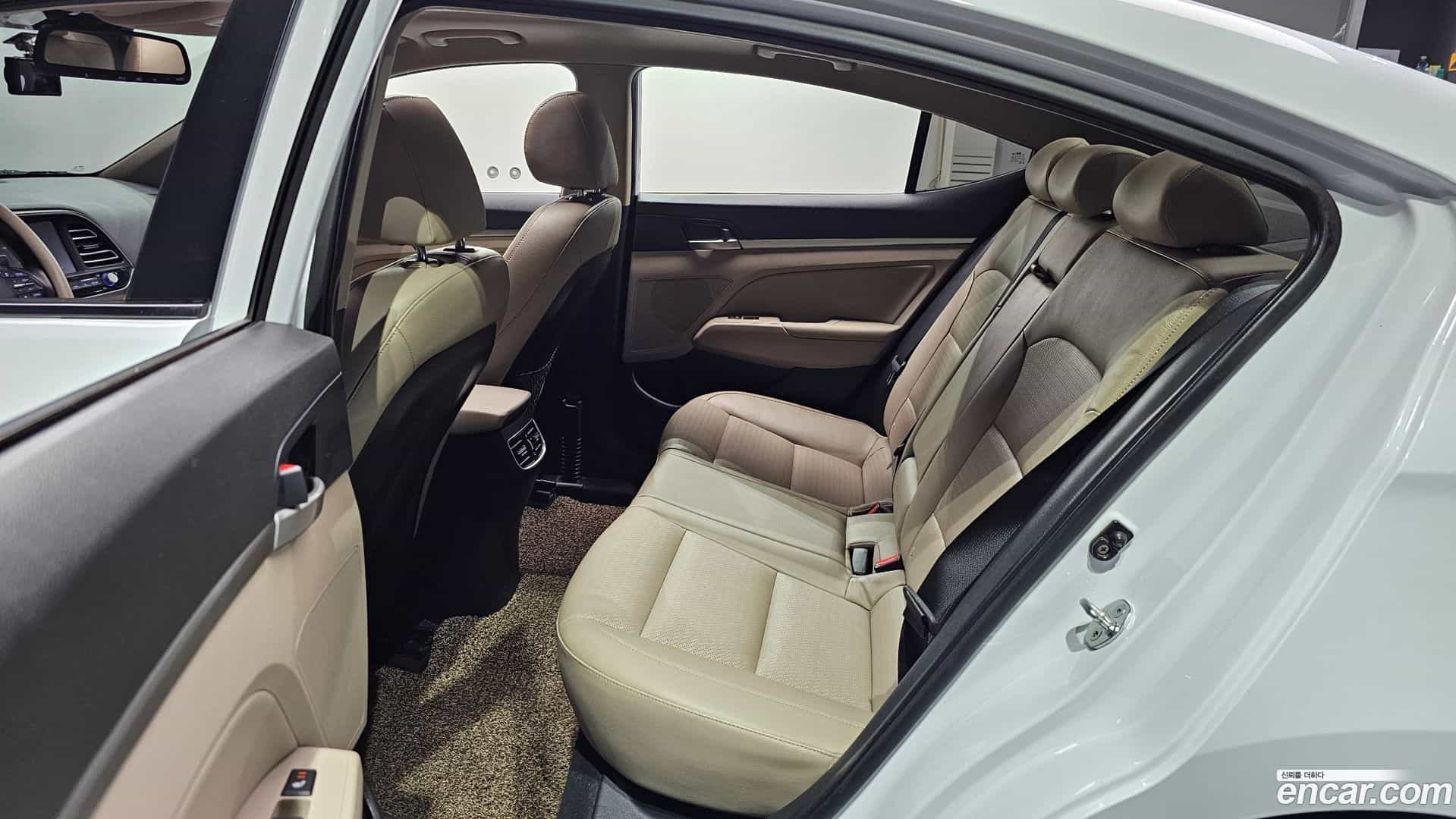 AVANTE Hyundai 2019.10-OPTION-015