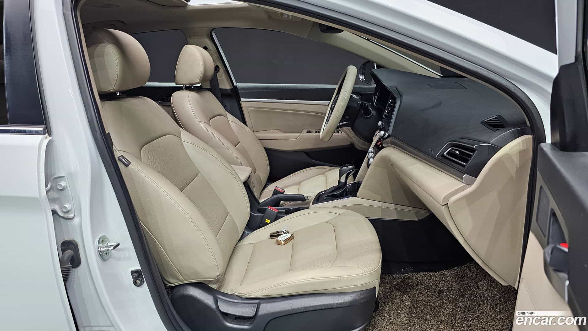 AVANTE Hyundai 2019.10-OPTION-016
