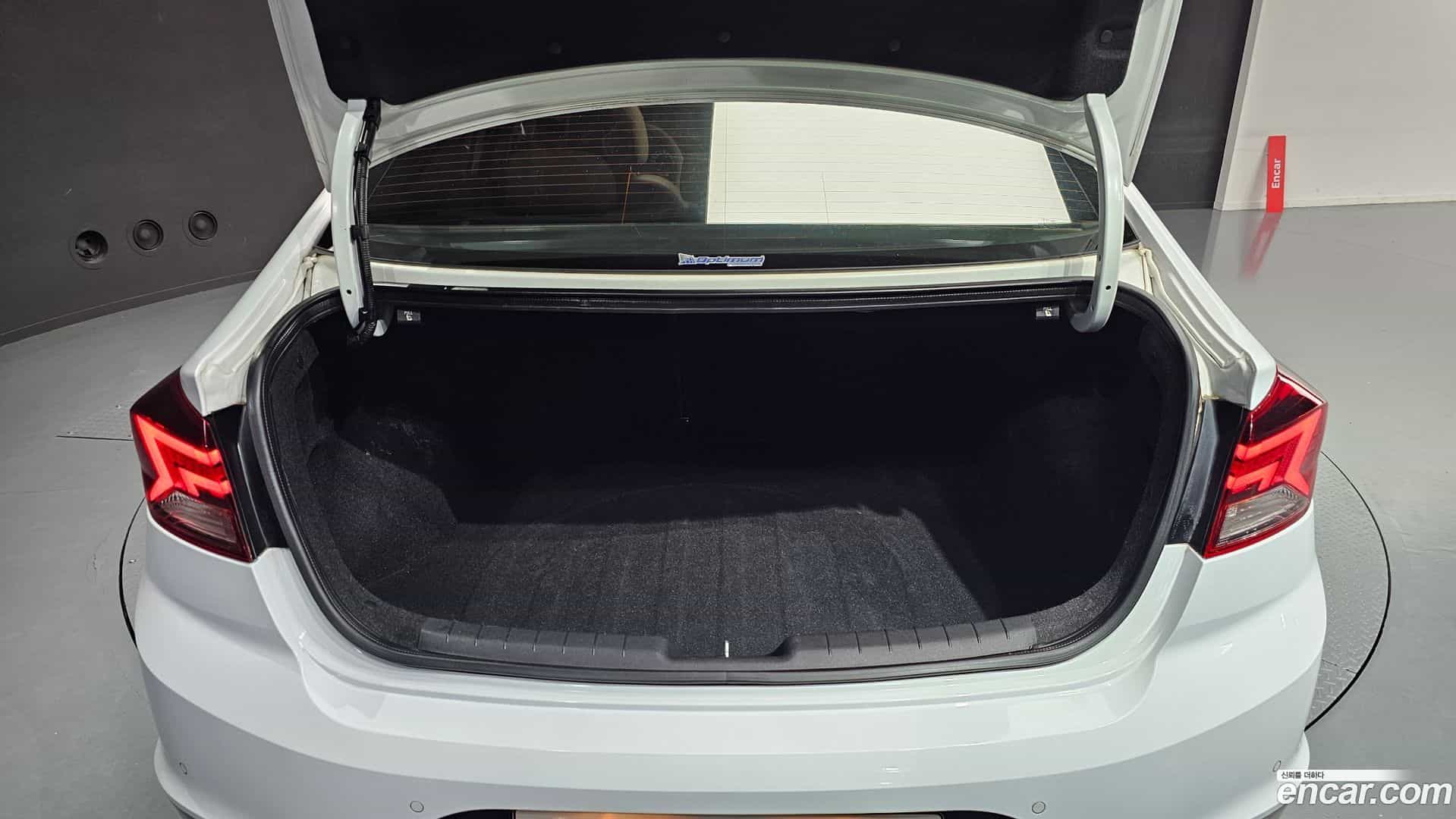 AVANTE Hyundai 2019.10-OPTION-022