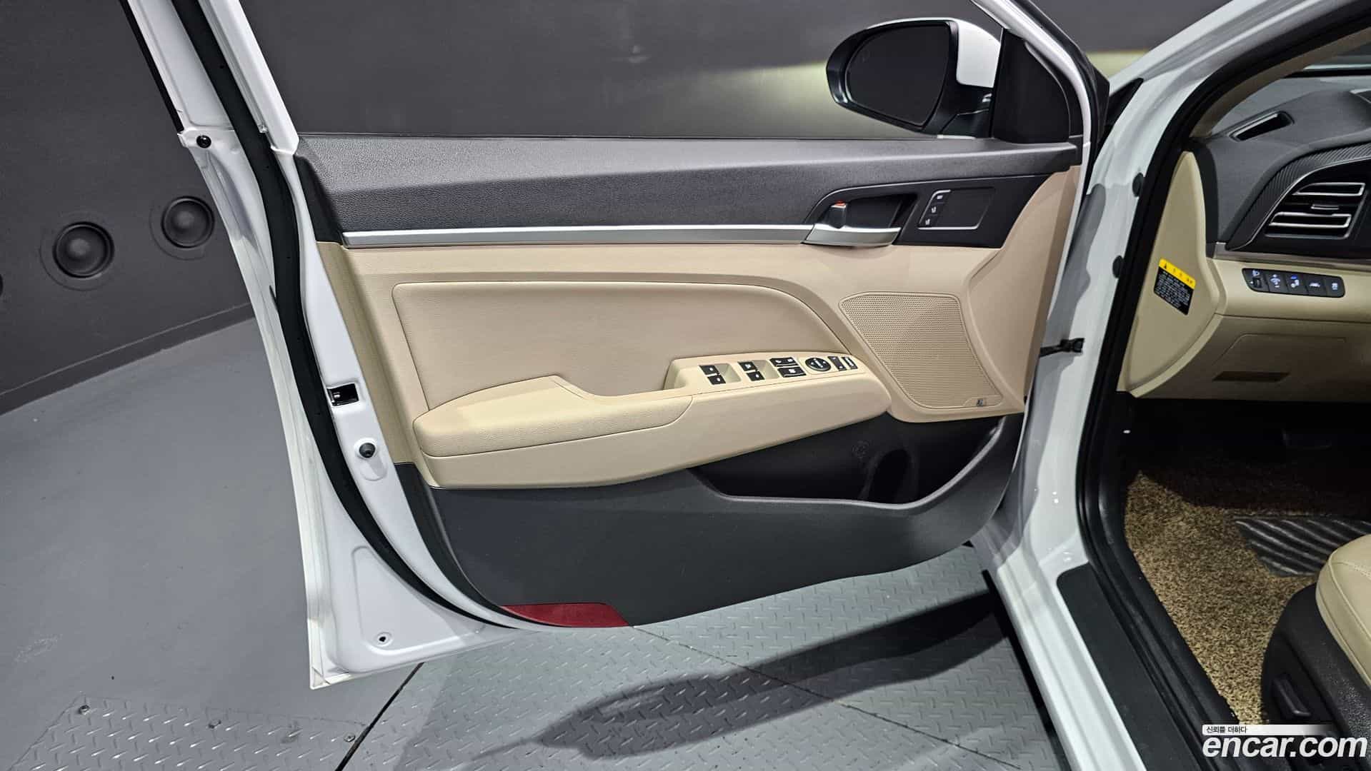 AVANTE Hyundai 2019.10-INNER-034