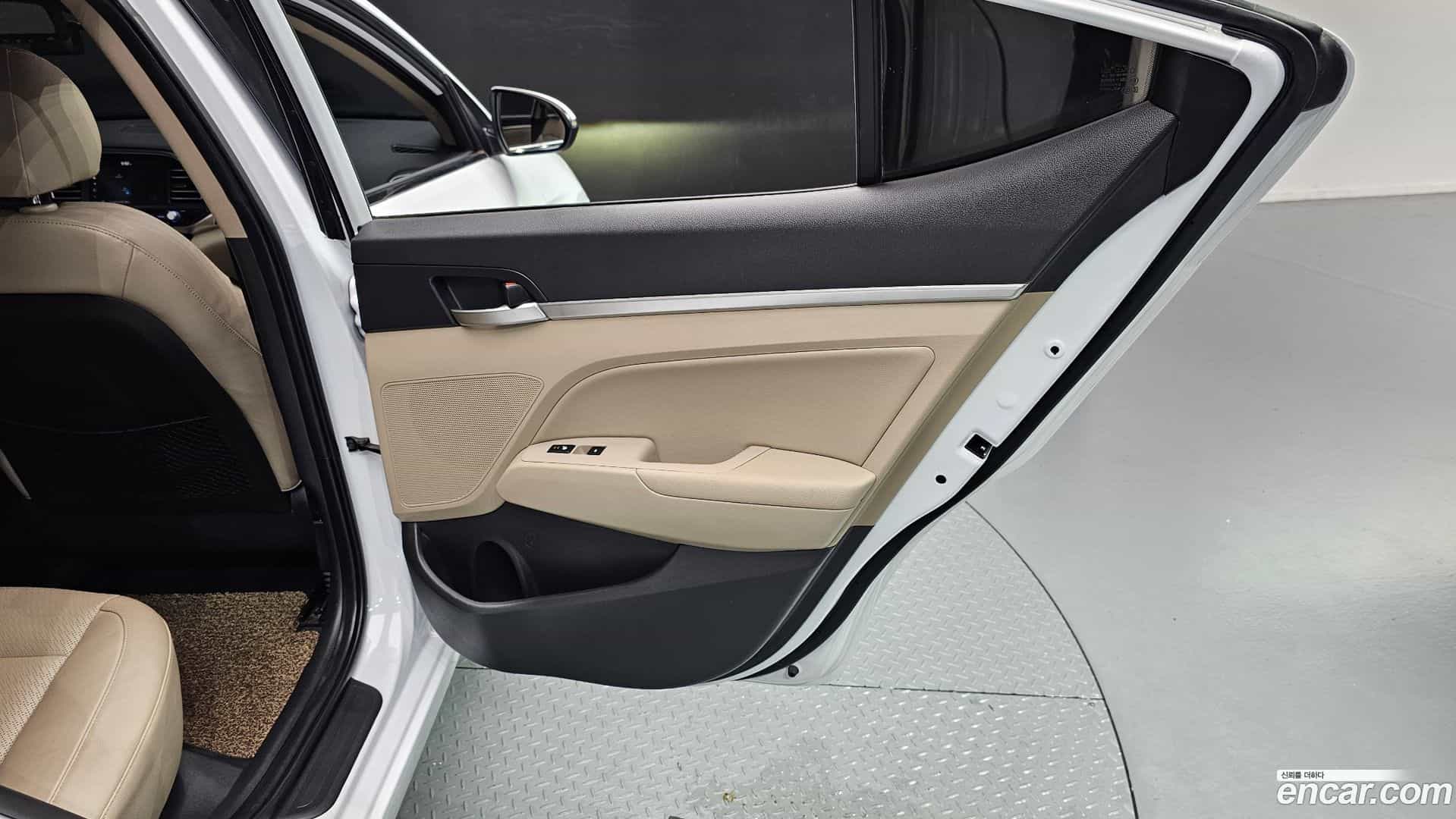 AVANTE Hyundai 2019.10-INNER-035
