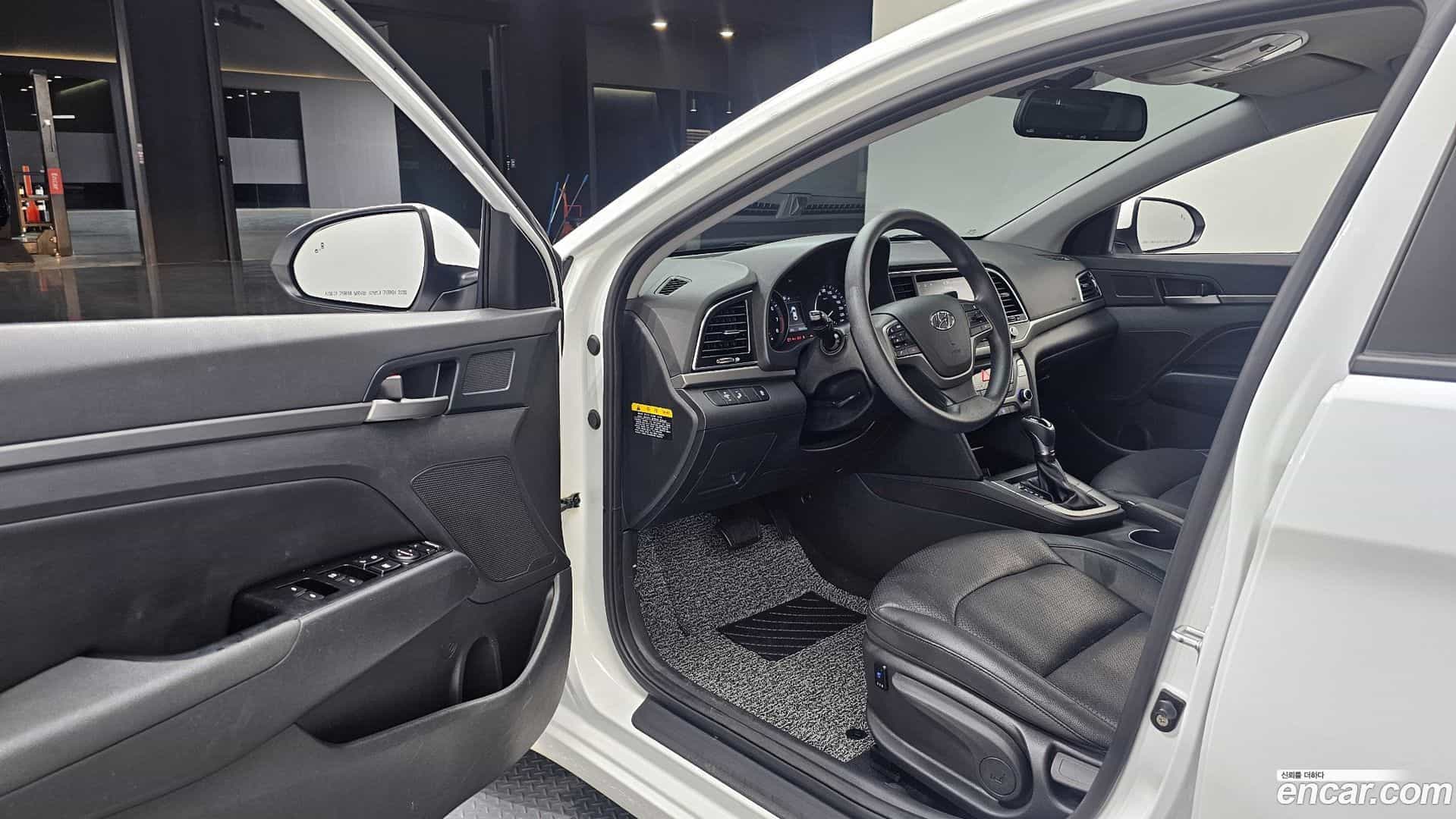 AVANTE Hyundai 2017.4-INNER-010