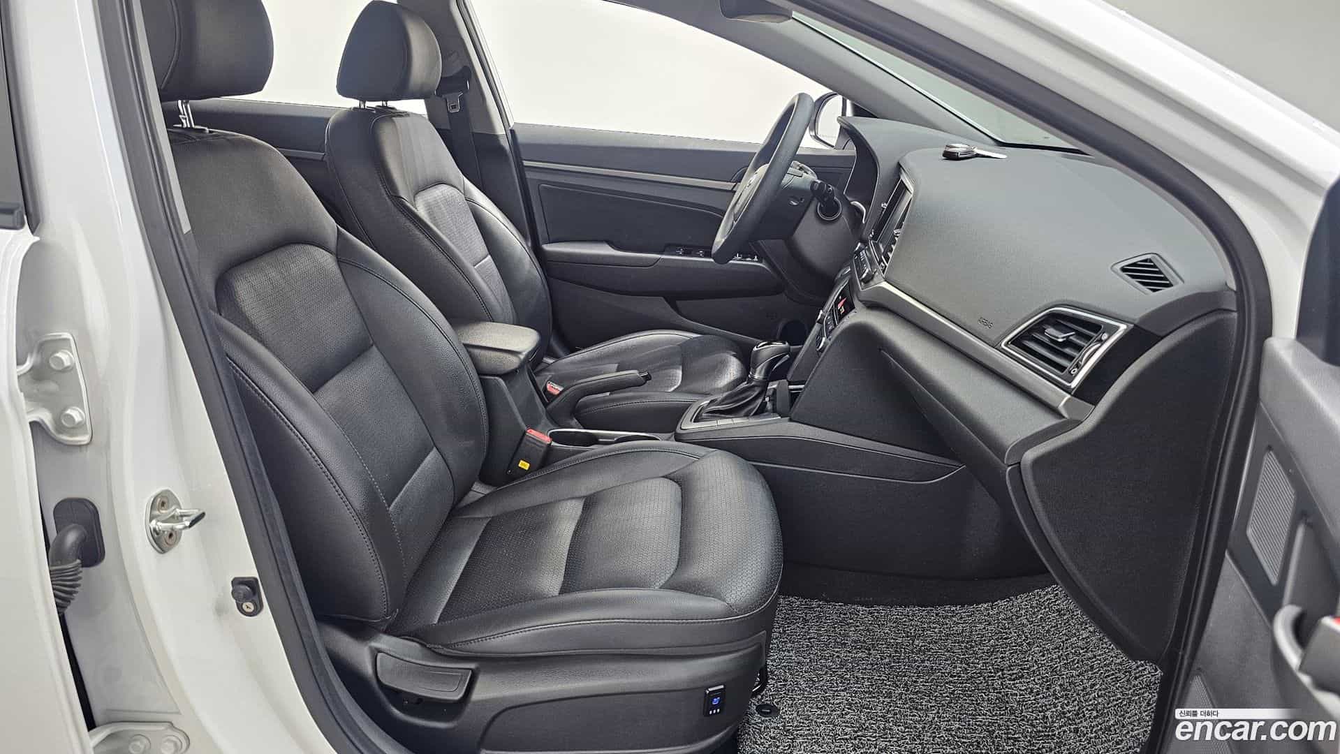 AVANTE Hyundai 2017.4-OPTION-015