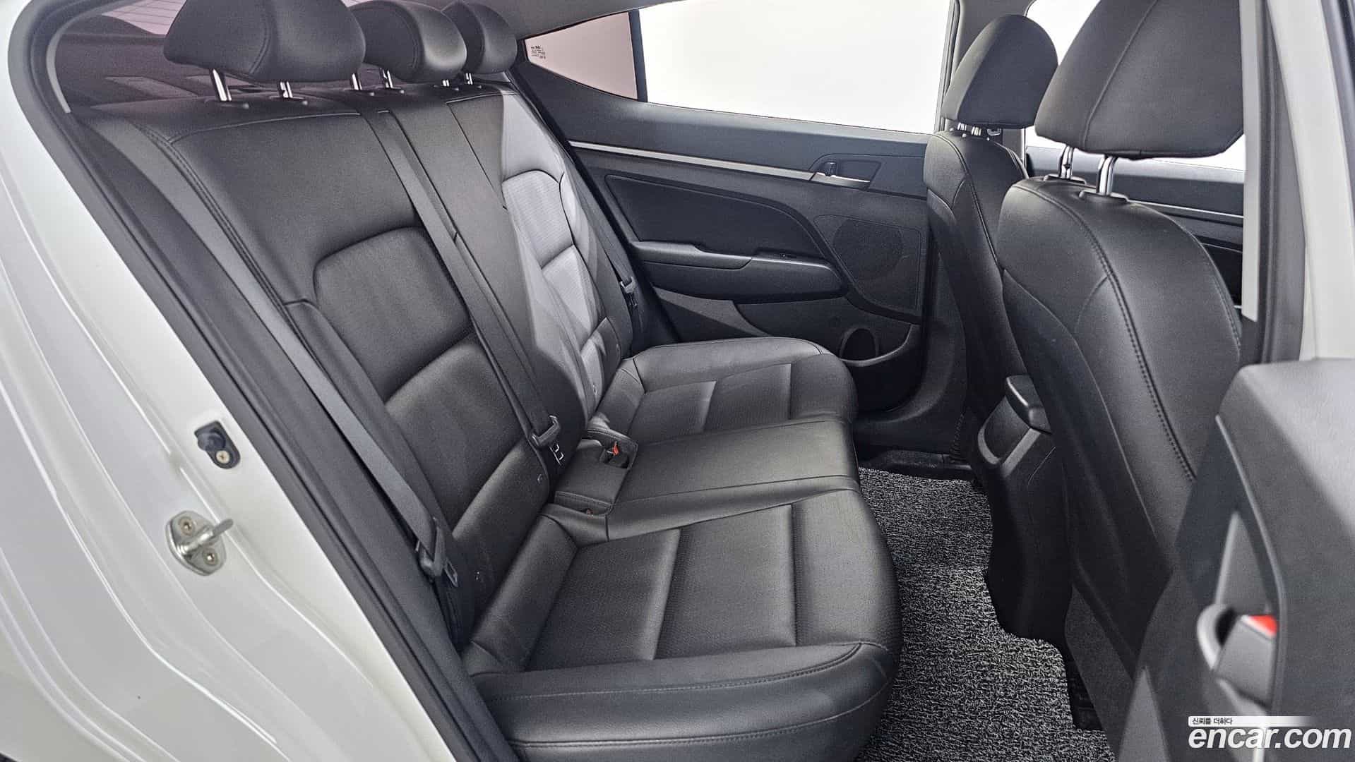 AVANTE Hyundai 2017.4-OPTION-016