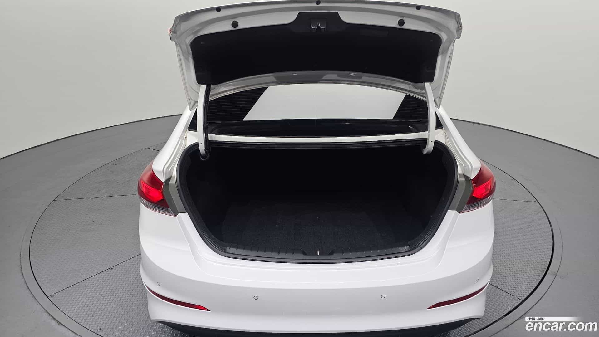 AVANTE Hyundai 2017.4-OPTION-024