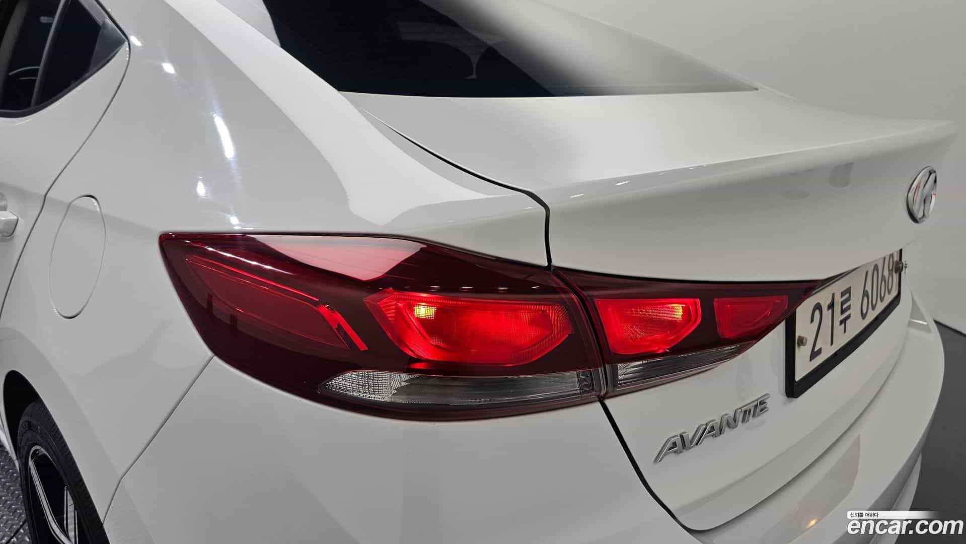 AVANTE Hyundai 2017.4-OUTER-033