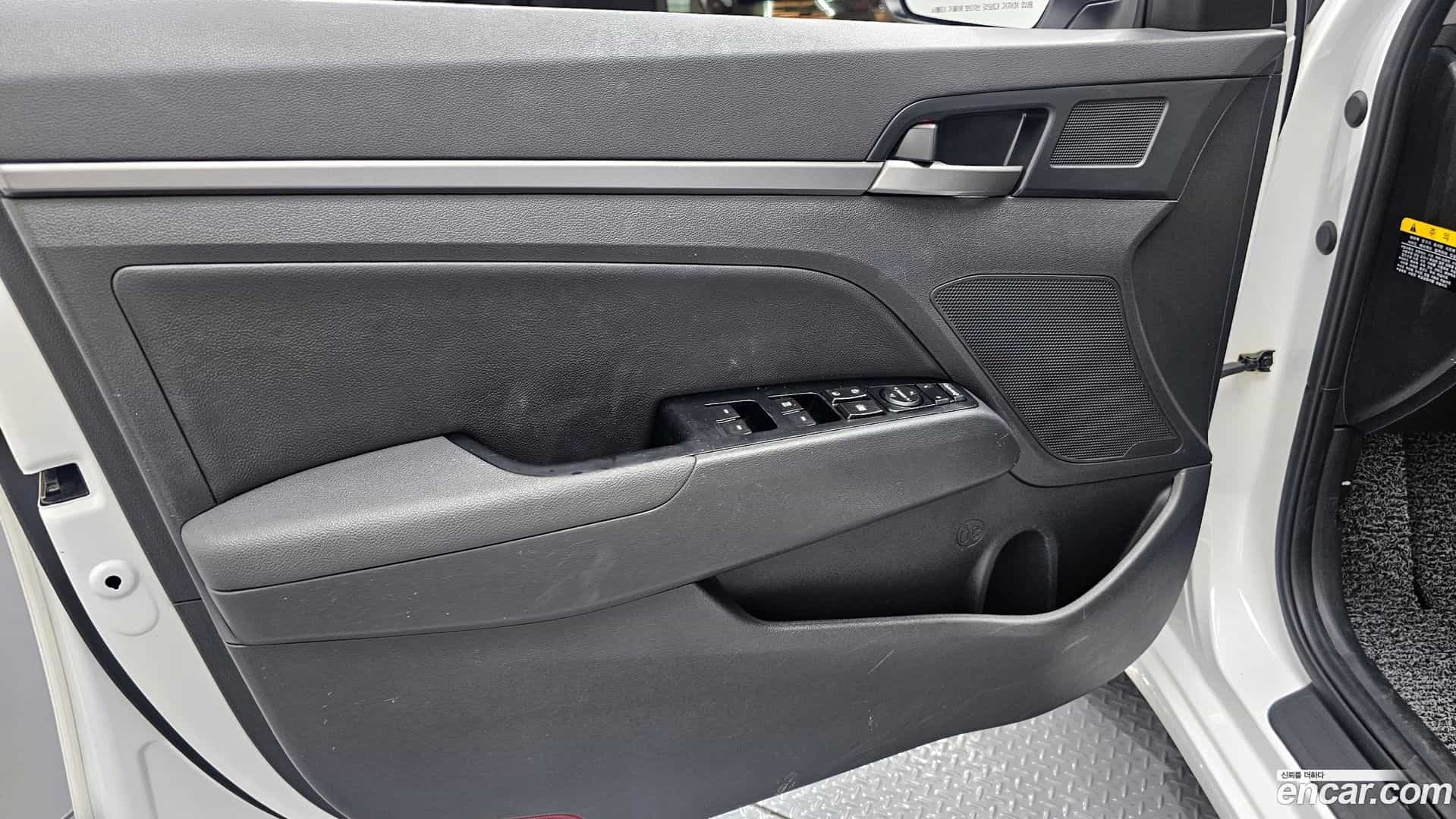 AVANTE Hyundai 2017.4-INNER-034