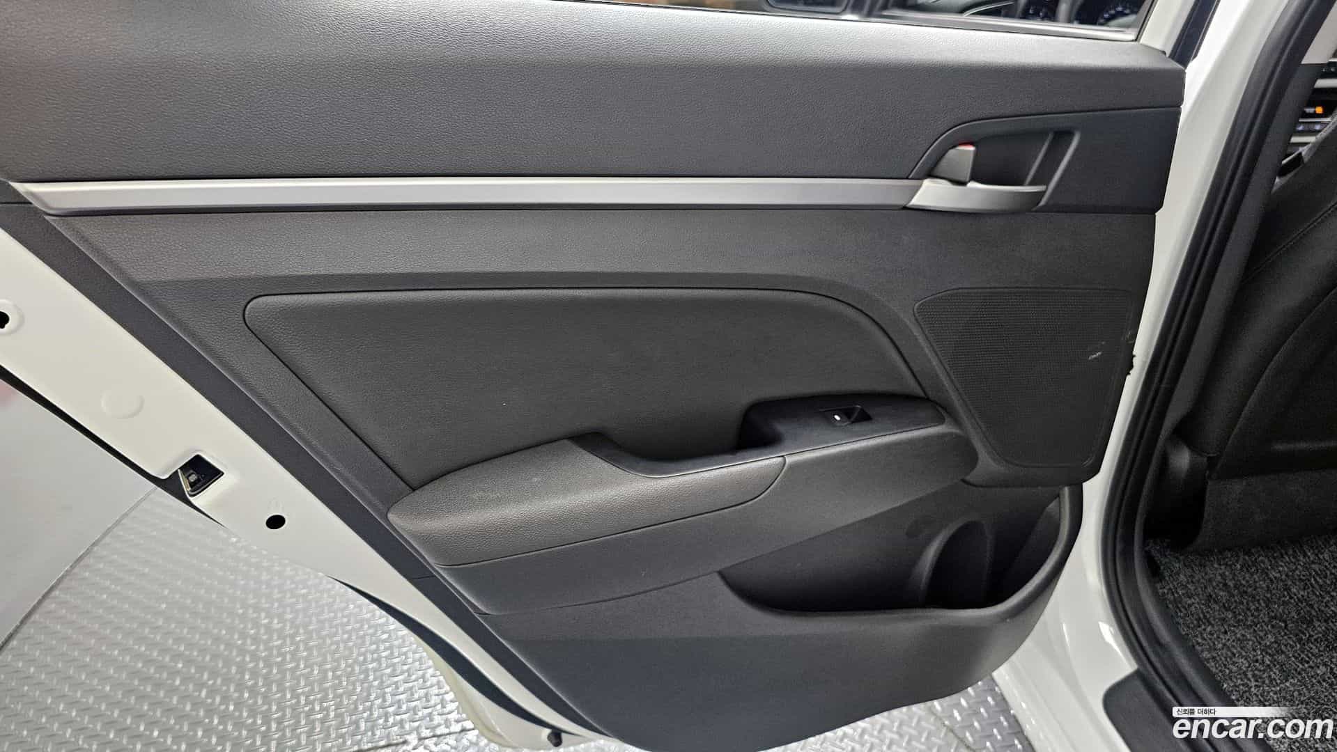 AVANTE Hyundai 2017.4-INNER-035