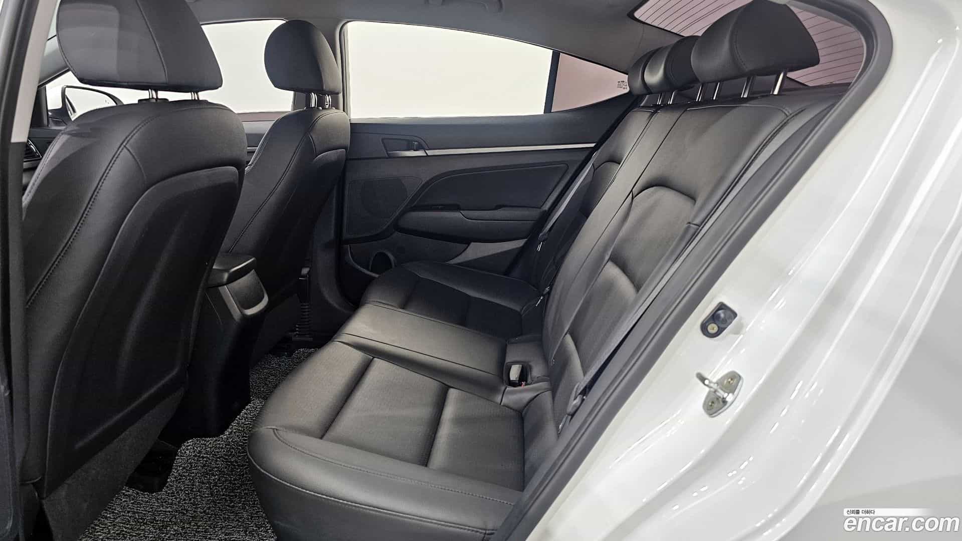 AVANTE Hyundai 2017.4-INNER-036