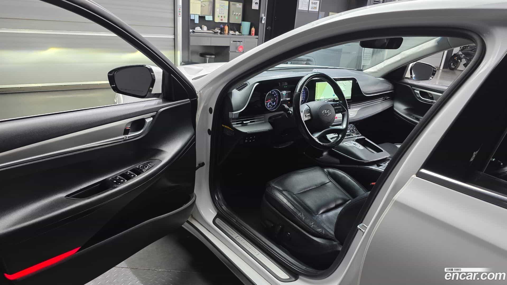 Grandeur Hyundai 2019.11-INNER-010