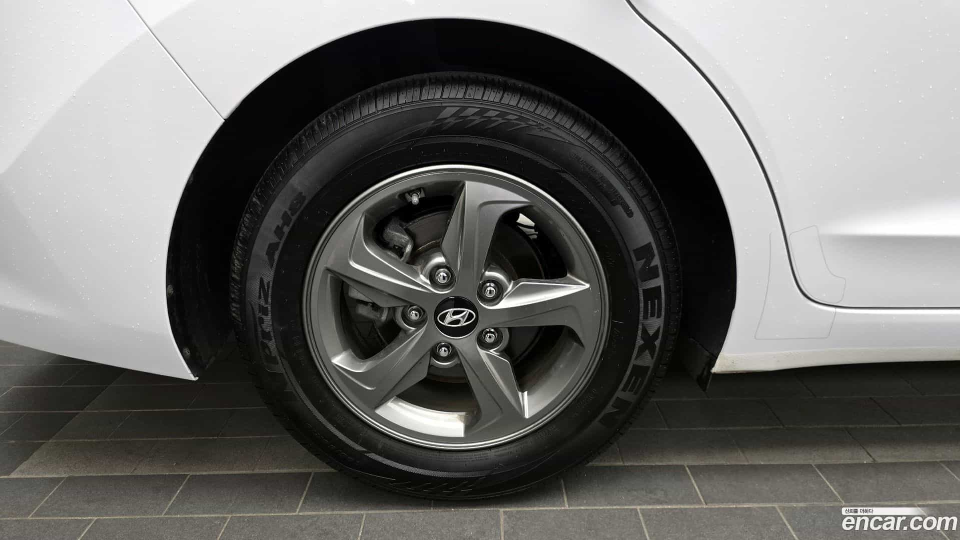AVANTE Hyundai 2016.9-OUTER-005