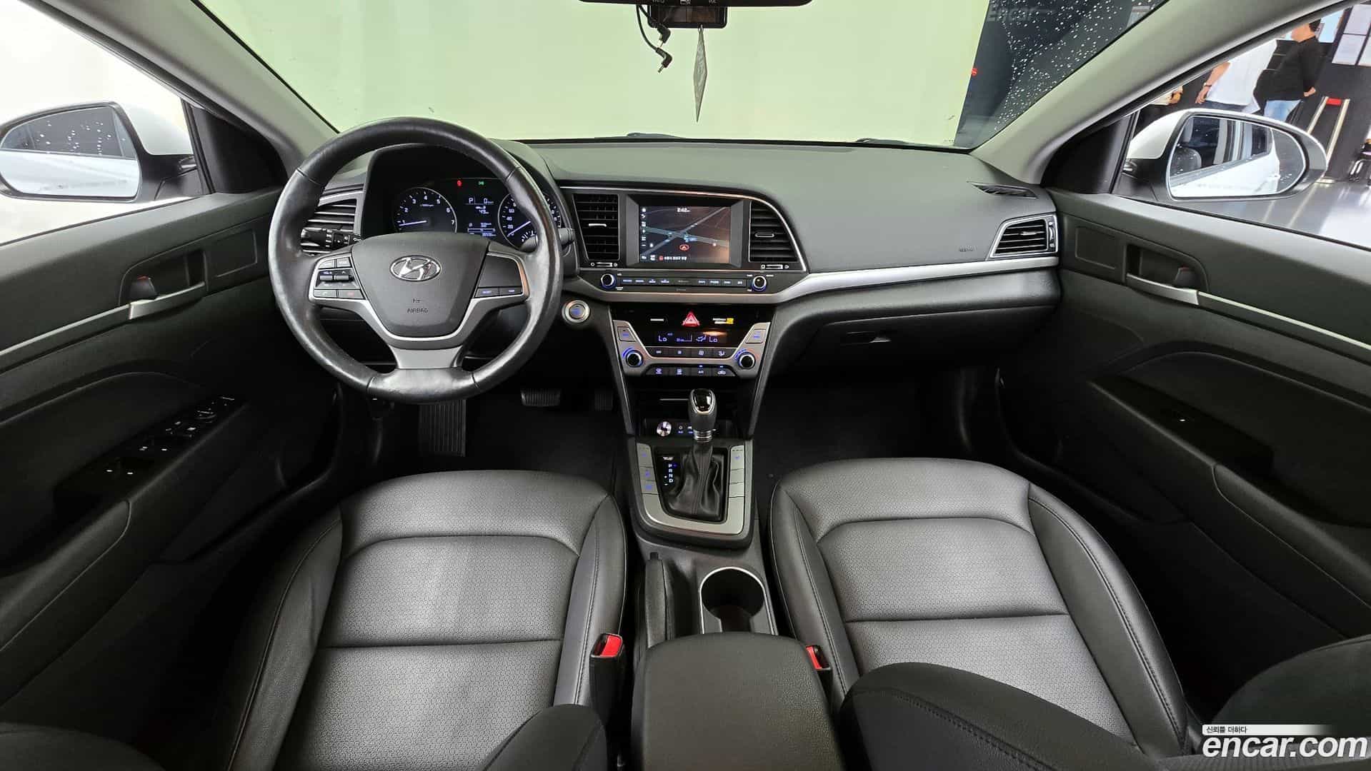AVANTE Hyundai 2016.9-INNER-007