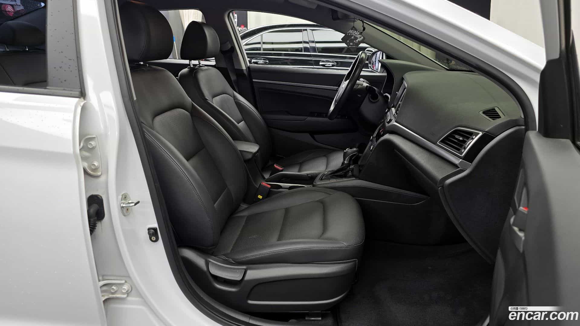 AVANTE Hyundai 2016.9-OPTION-015
