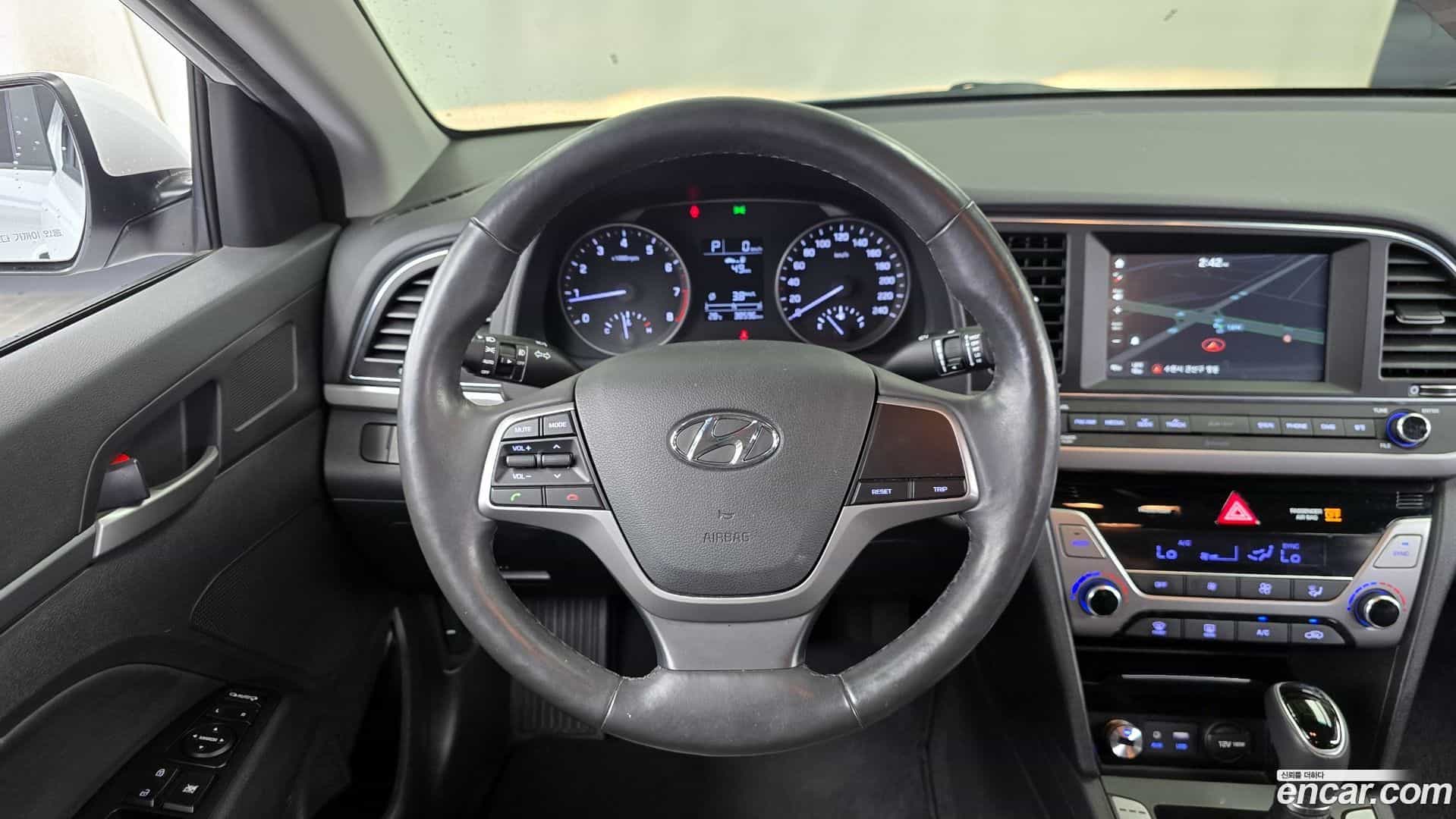 AVANTE Hyundai 2016.9-OPTION-017