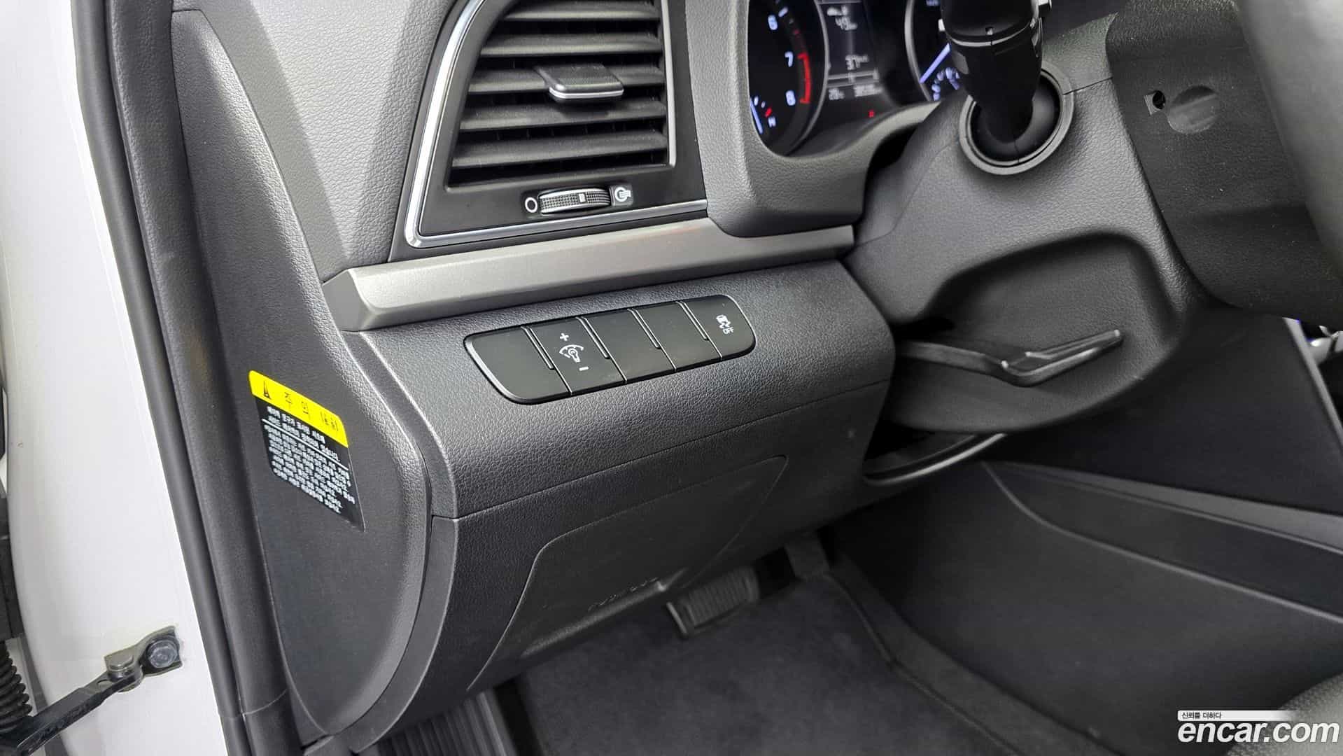 AVANTE Hyundai 2016.9-OPTION-021