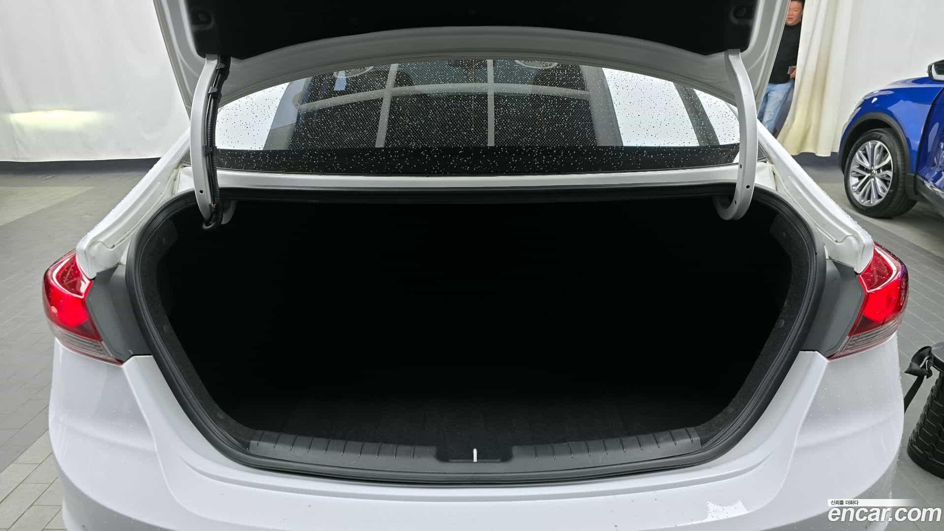 AVANTE Hyundai 2016.9-OPTION-024